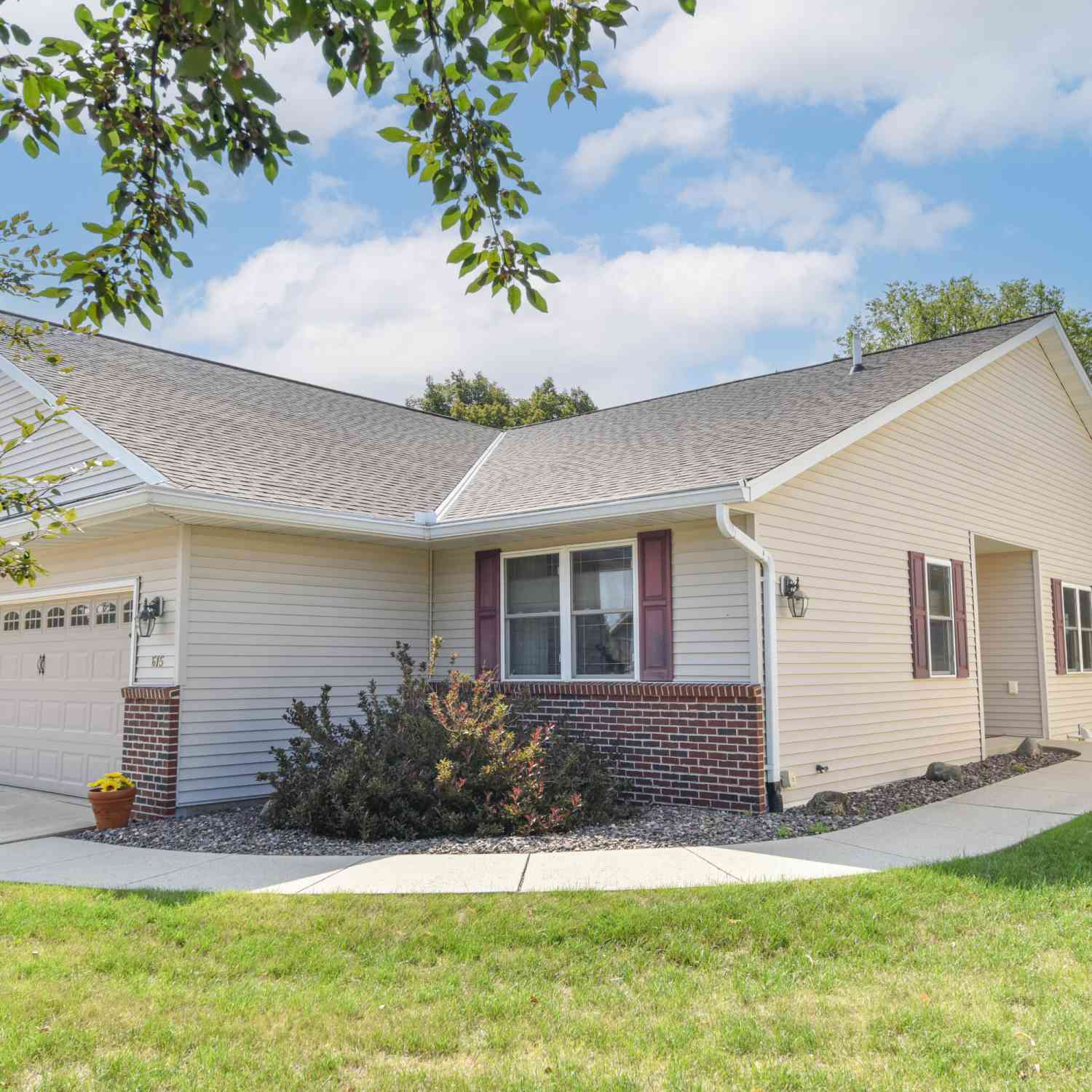 Condo For Sale - 615 Ne Shna Bek #9<br/> Kewaskum, WI 53040
