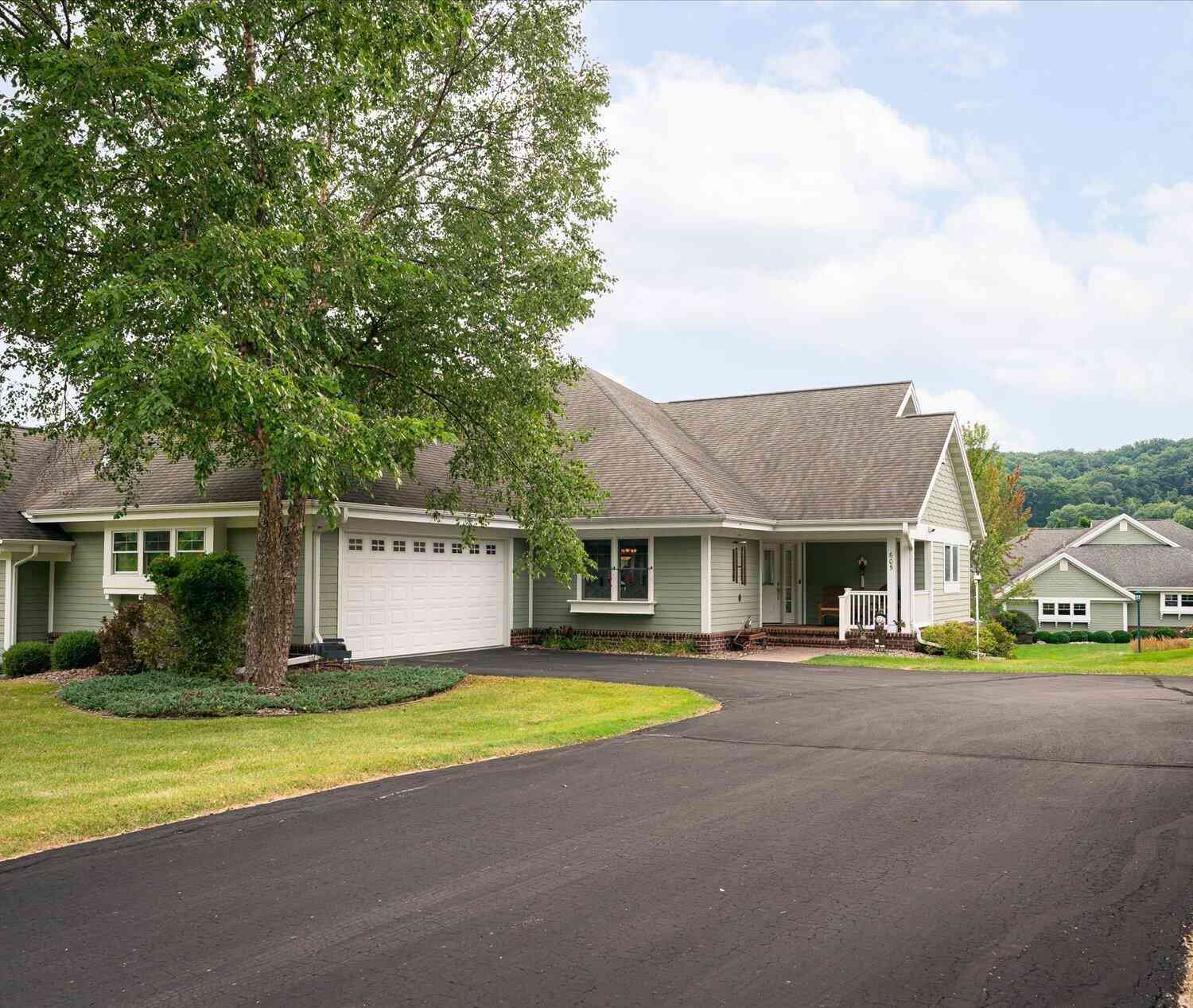 Condo For Sale - 605 Marcou<br/> Onalaska, WI 54650