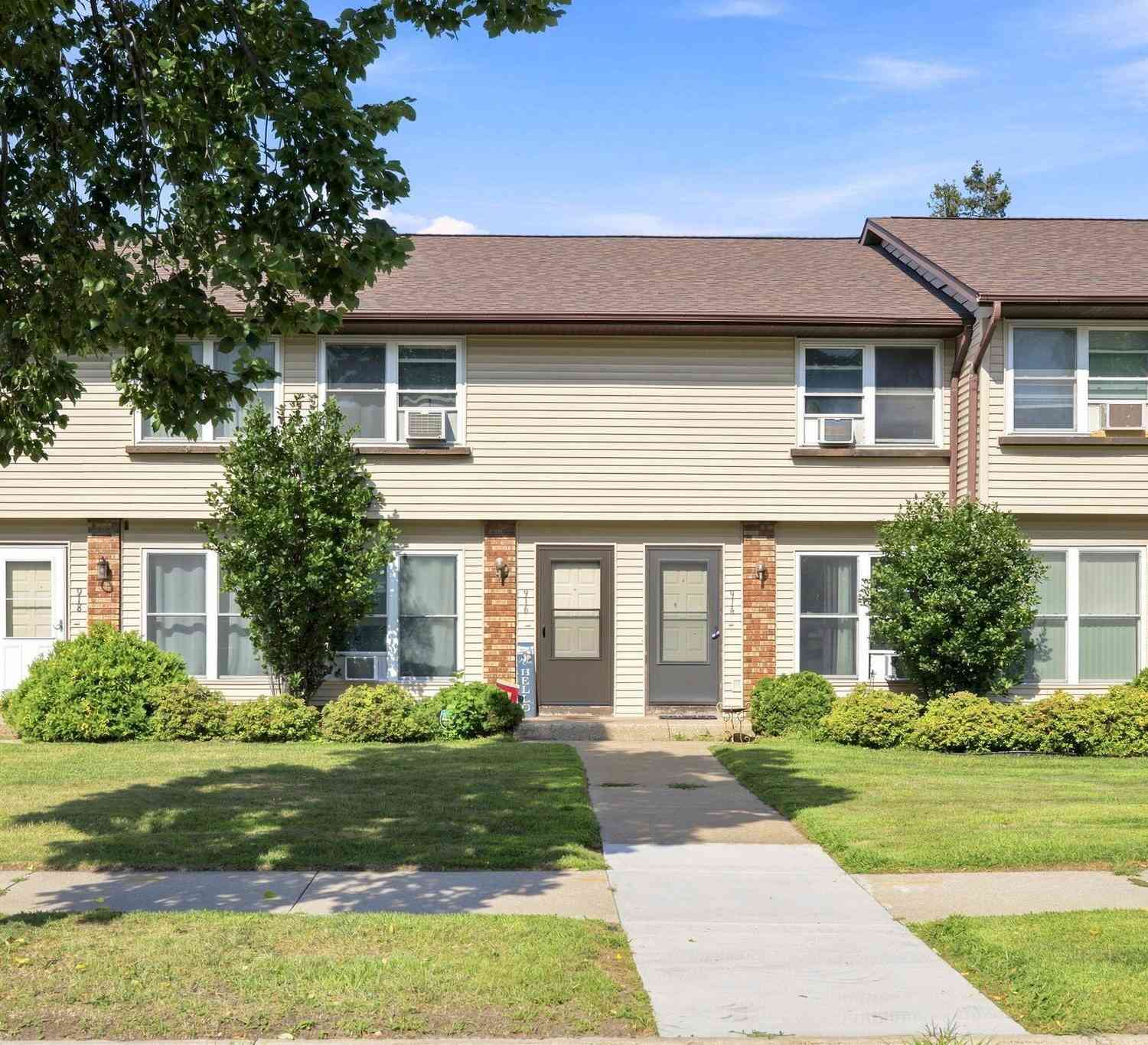 Condo For Sale - 916 12th<br/> La Crosse County, Onalaska, WI 54650