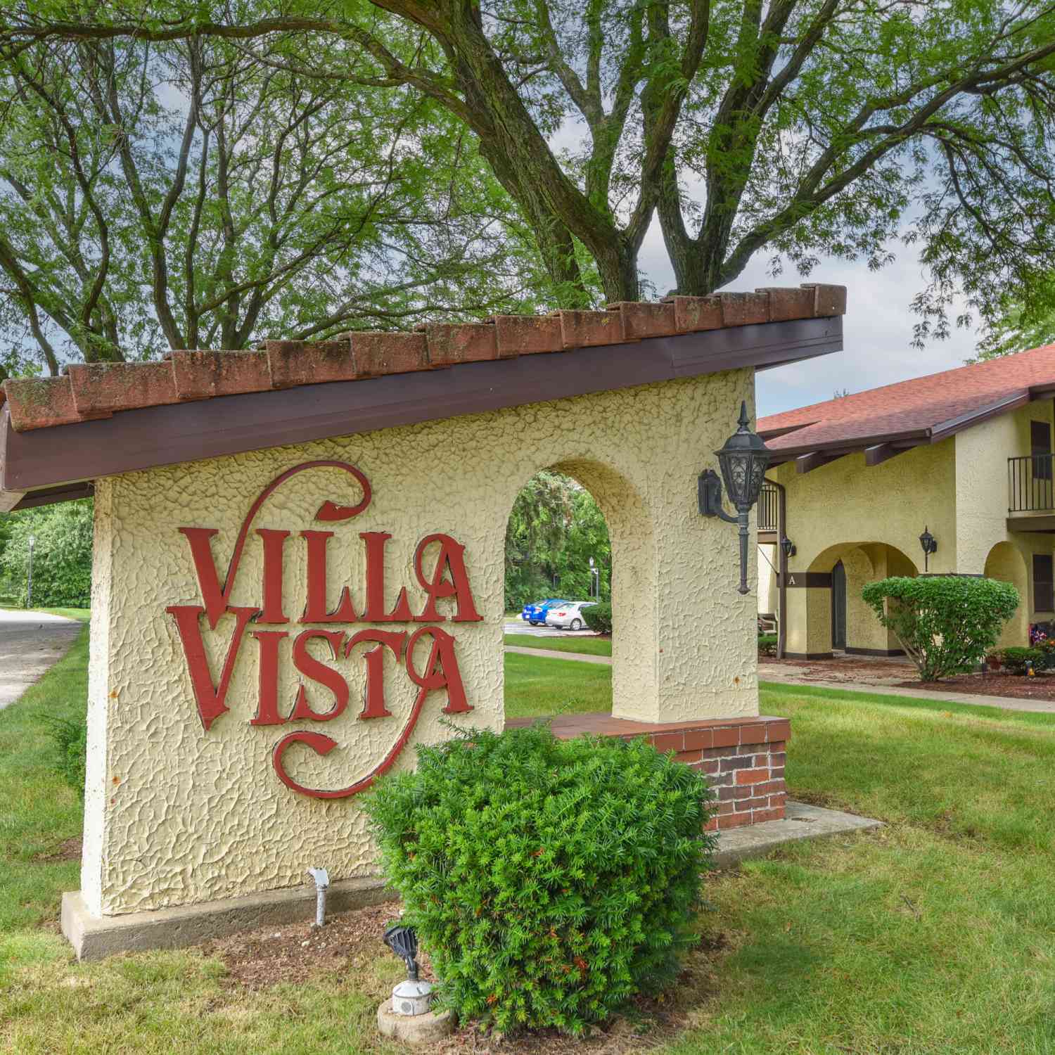 Condo For Sale - N82W13514 Fond Du  Lac #B-105<br/> Waukesha County, Menomonee Falls, WI 53051