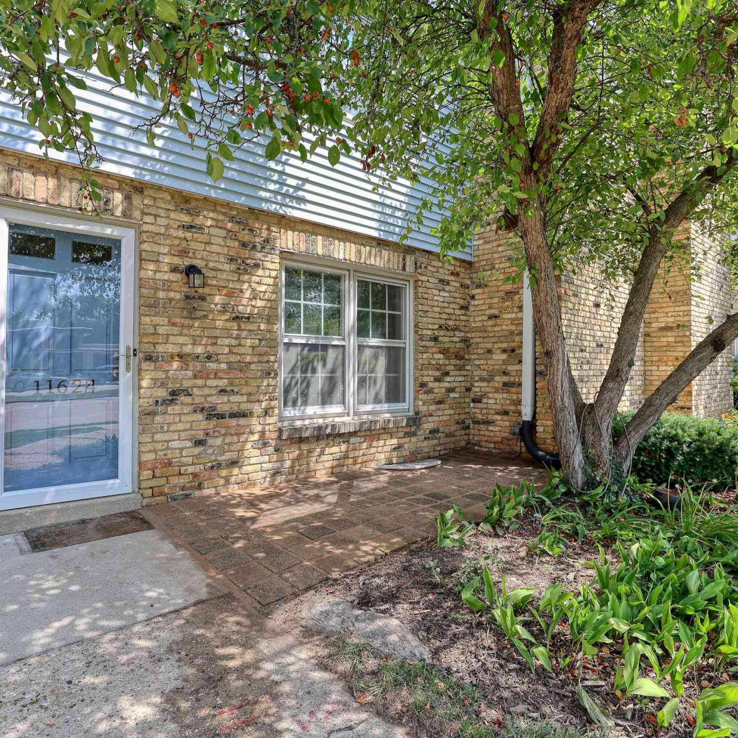 Condo For Sale - 11624 W Bluemound<br/> Wauwatosa, WI 53226