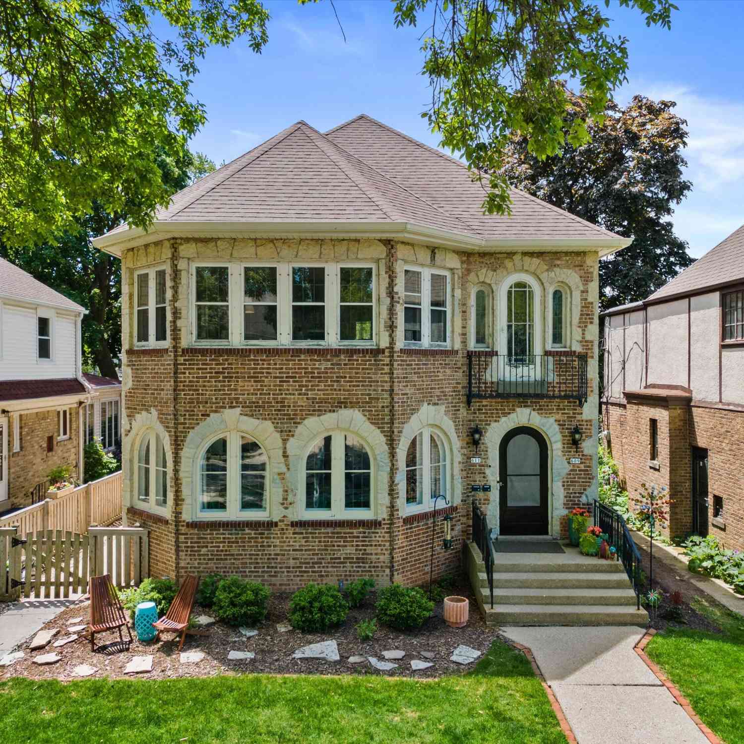 Condo For Sale - 609 E Lake View<br/> Milwaukee County, Whitefish Bay, WI 53217