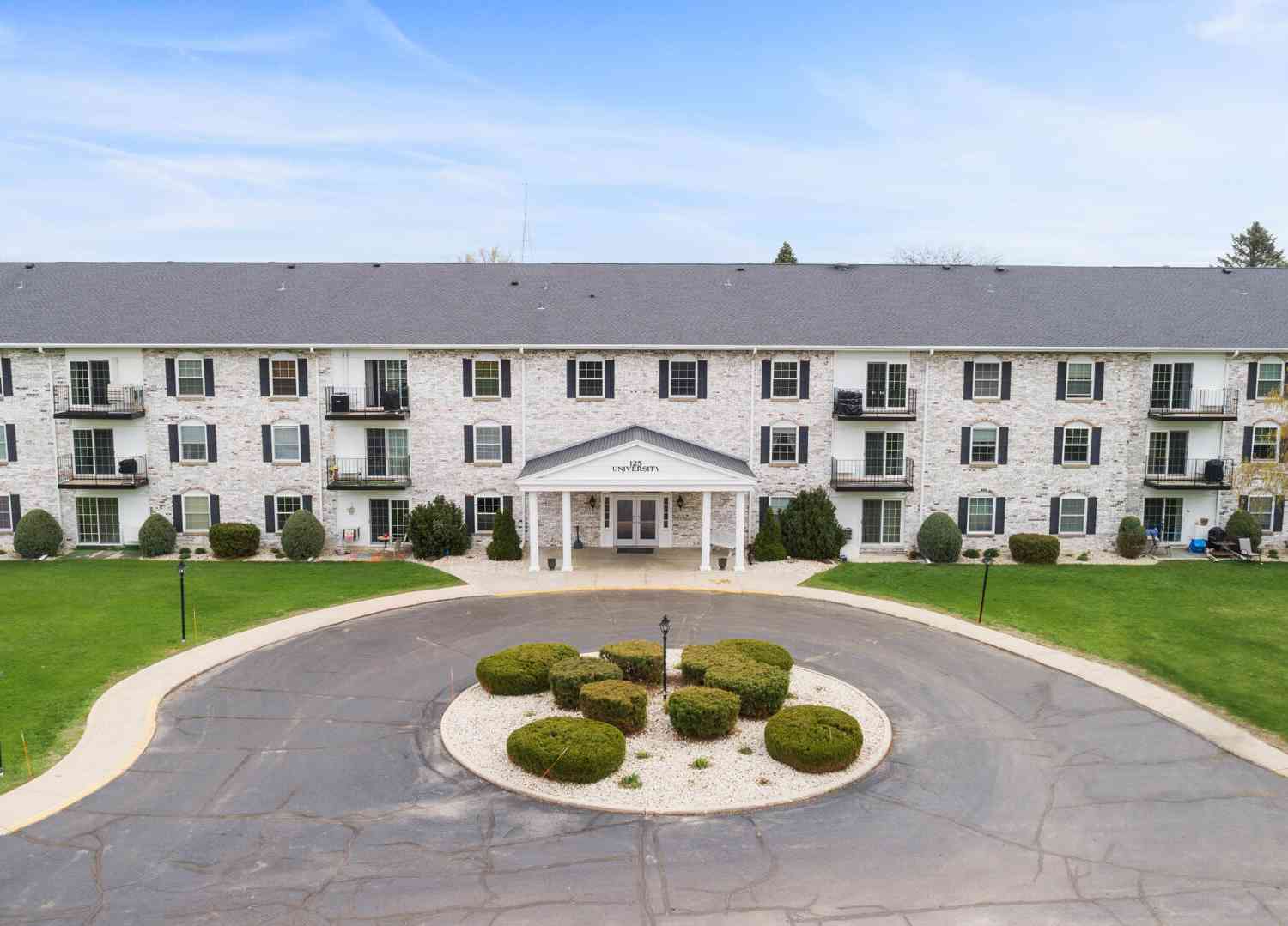 Condo For Sale - 125 N University #104<br/> Washington County, West Bend, WI 53095