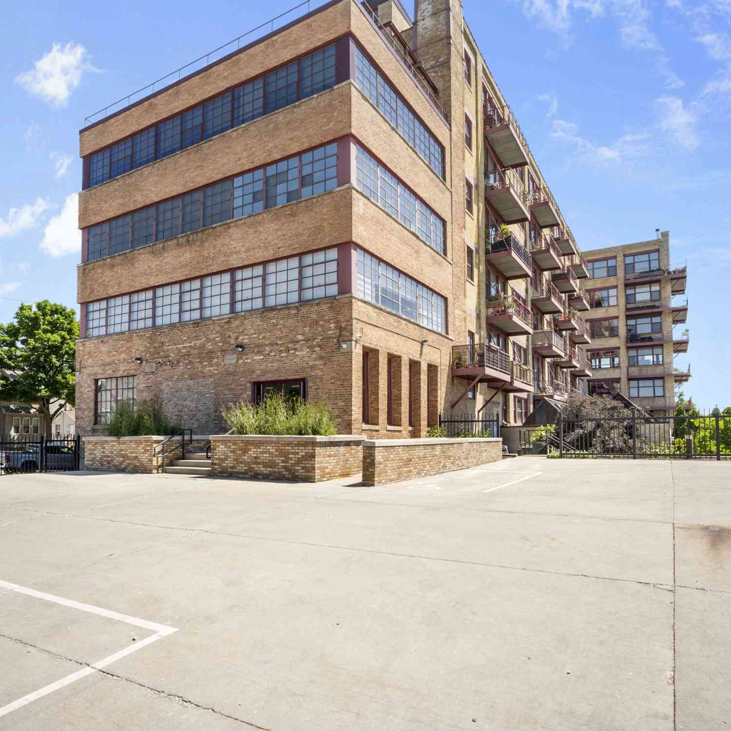 Condo For Sale - 215 W Maple #311<br/> Milwaukee County, Milwaukee, WI 53204