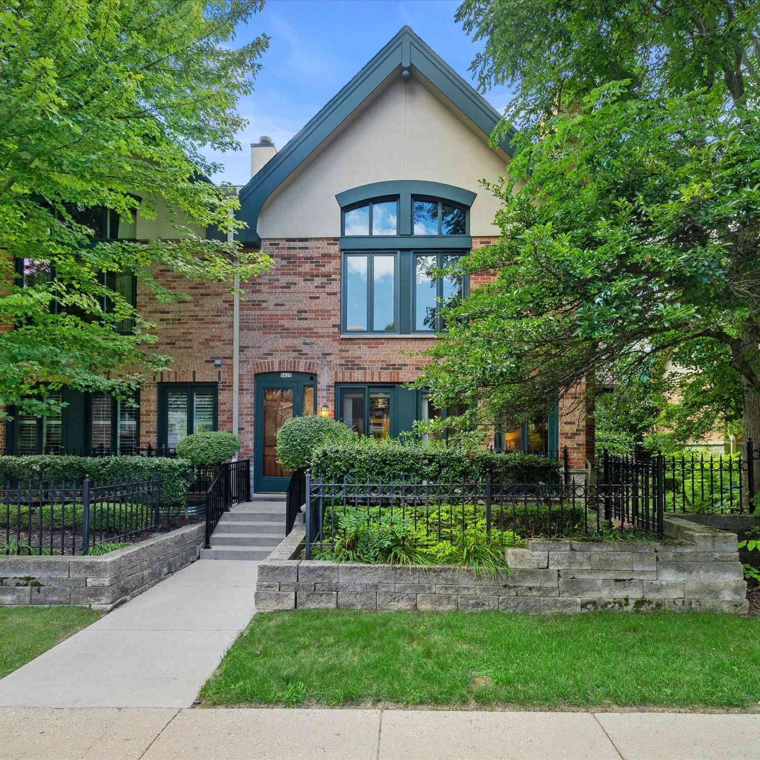 Condo For Sale - 1421 N Humboldt<br/> Milwaukee County, Milwaukee, WI 53202