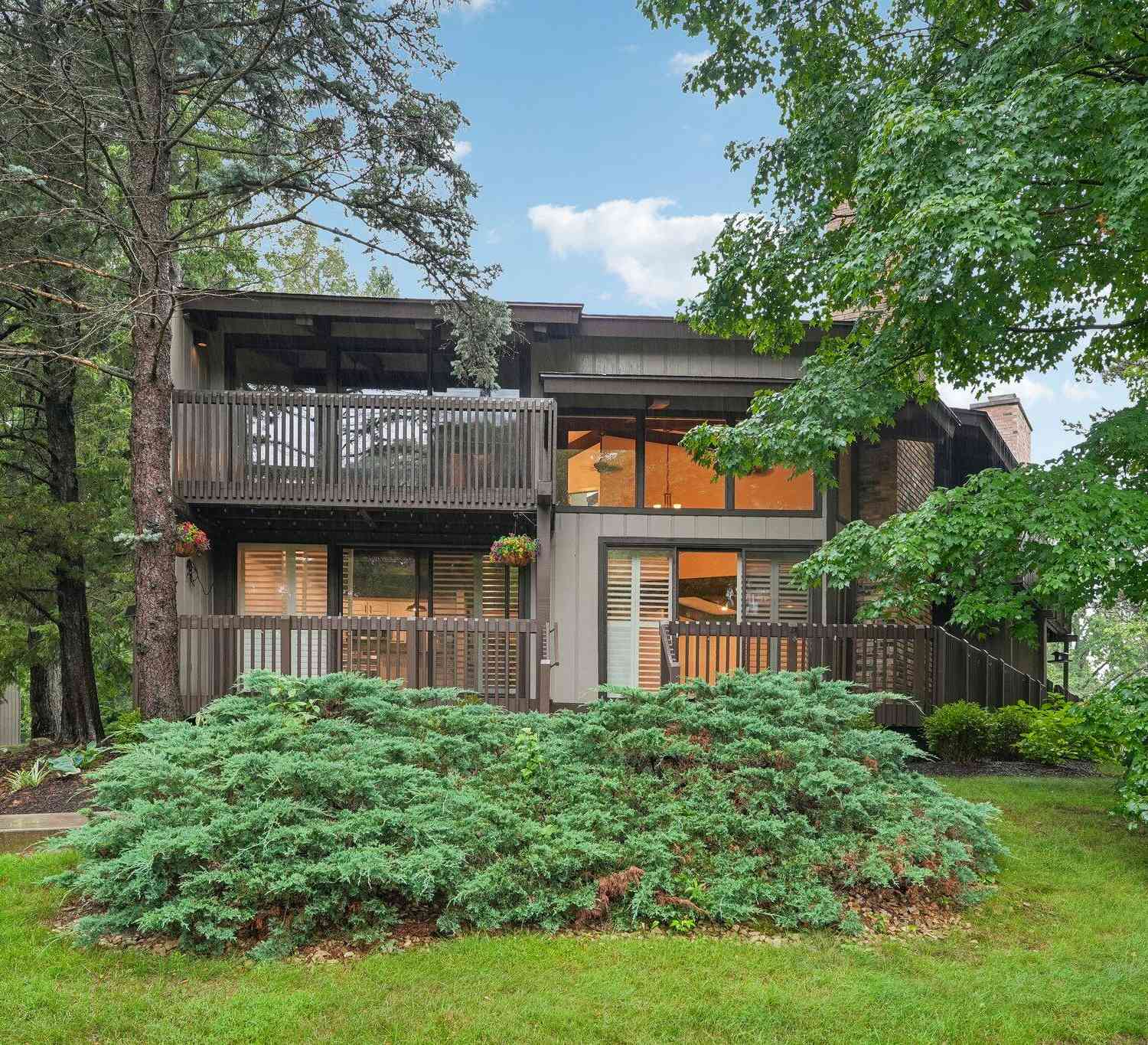 Condo For Sale - 930 Alpine<br/> Fontana, WI 53125