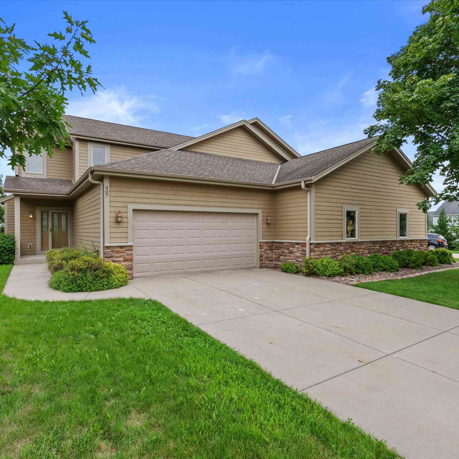 Condo For Sale - 407 Century Oak<br/> Waukesha County, Waukesha, WI 53188