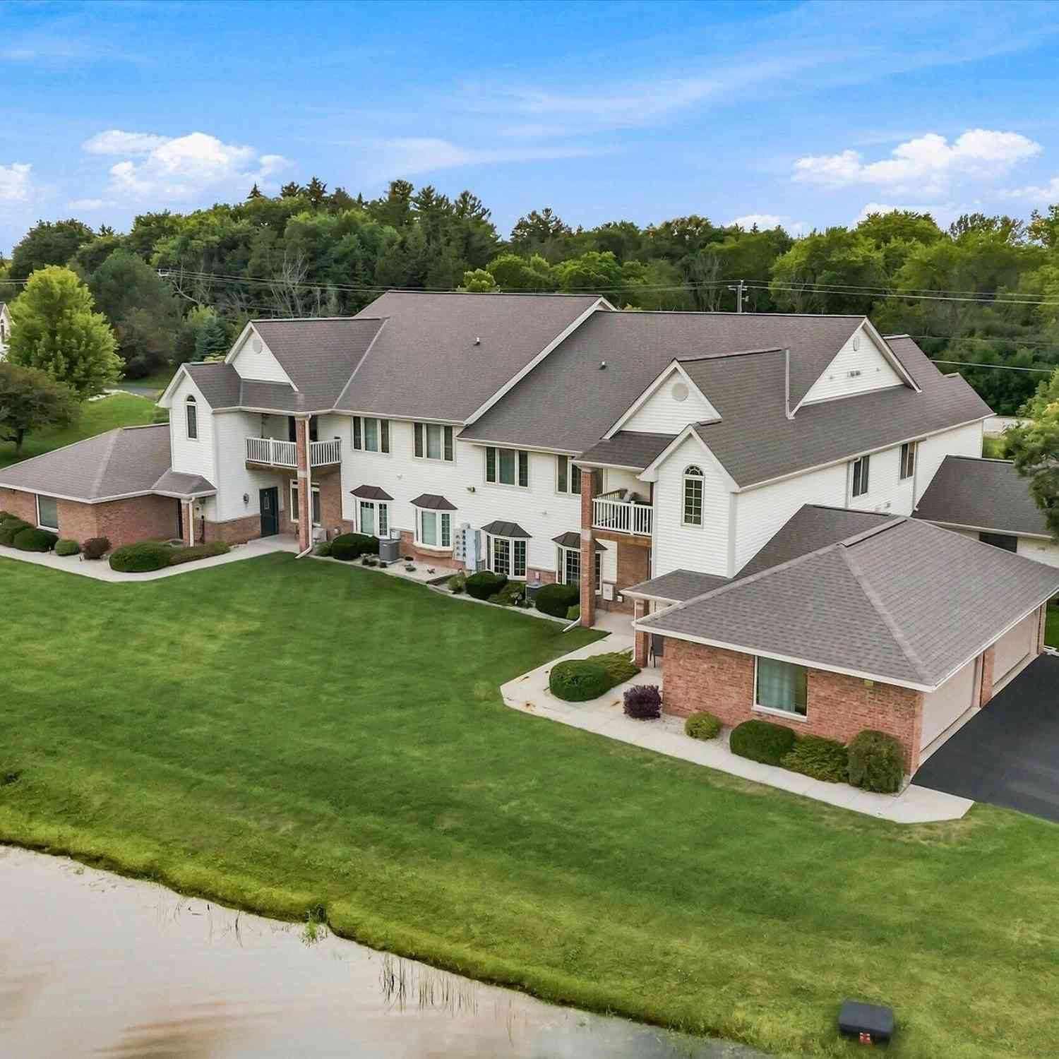 Condo For Sale - 827 Cheyenne #D<br/> Ozaukee County, Grafton, WI 53024