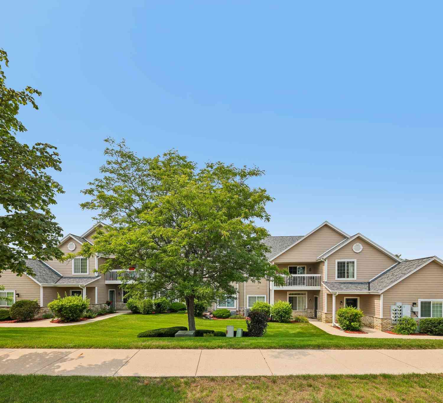 Condo For Sale - 1038 River Place #7<br/> Waukesha County, Waukesha, WI 53189