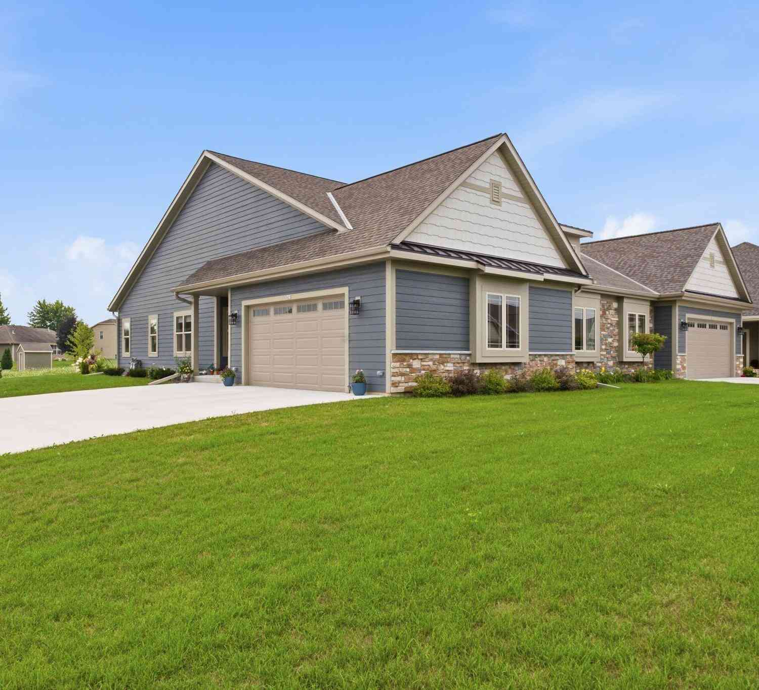 Condo For Sale - 627 Lambert<br/> Slinger, WI 53086