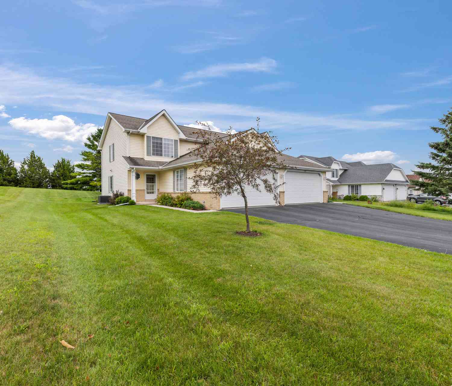 Condo For Sale - 1135 Ellys<br/> Slinger, WI 53086