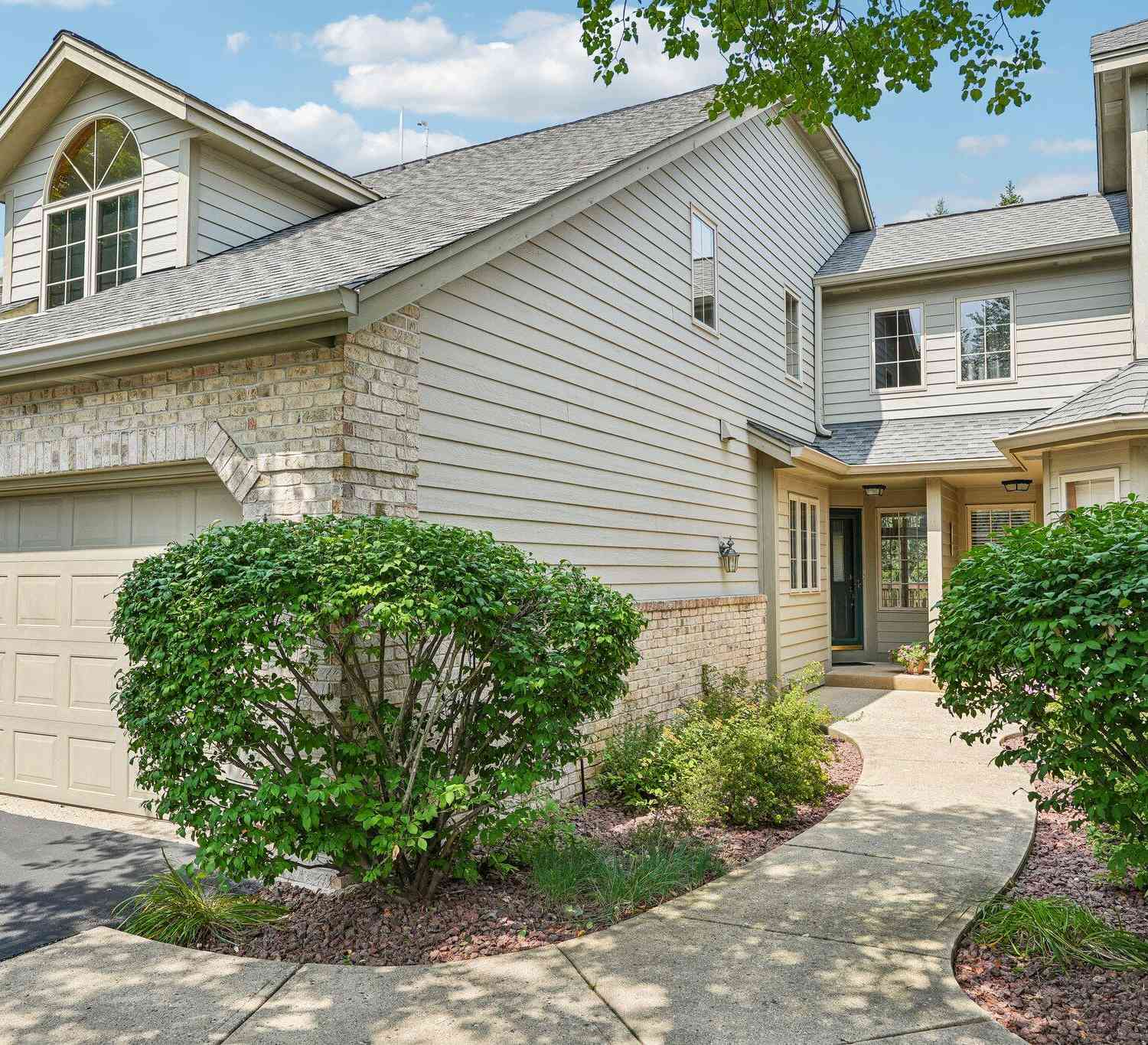 Condo For Sale - 17725 W Wisconsin #B<br/> Waukesha County, Brookfield, WI 53045