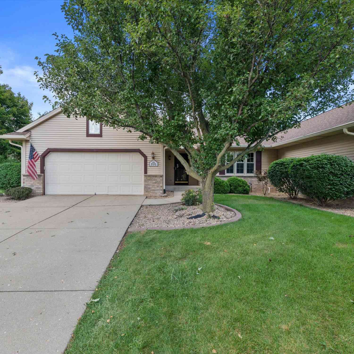 Condo For Sale - N66W15406 Raven Way<br/> Waukesha County, Menomonee Falls, WI 53051