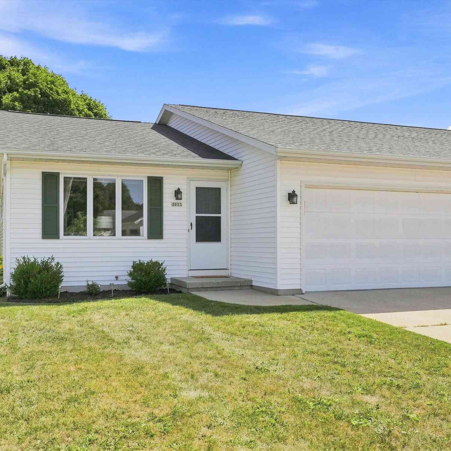 Condo For Sale - 2033 Kellner<br/> Manitowoc County, Manitowoc, WI 54220