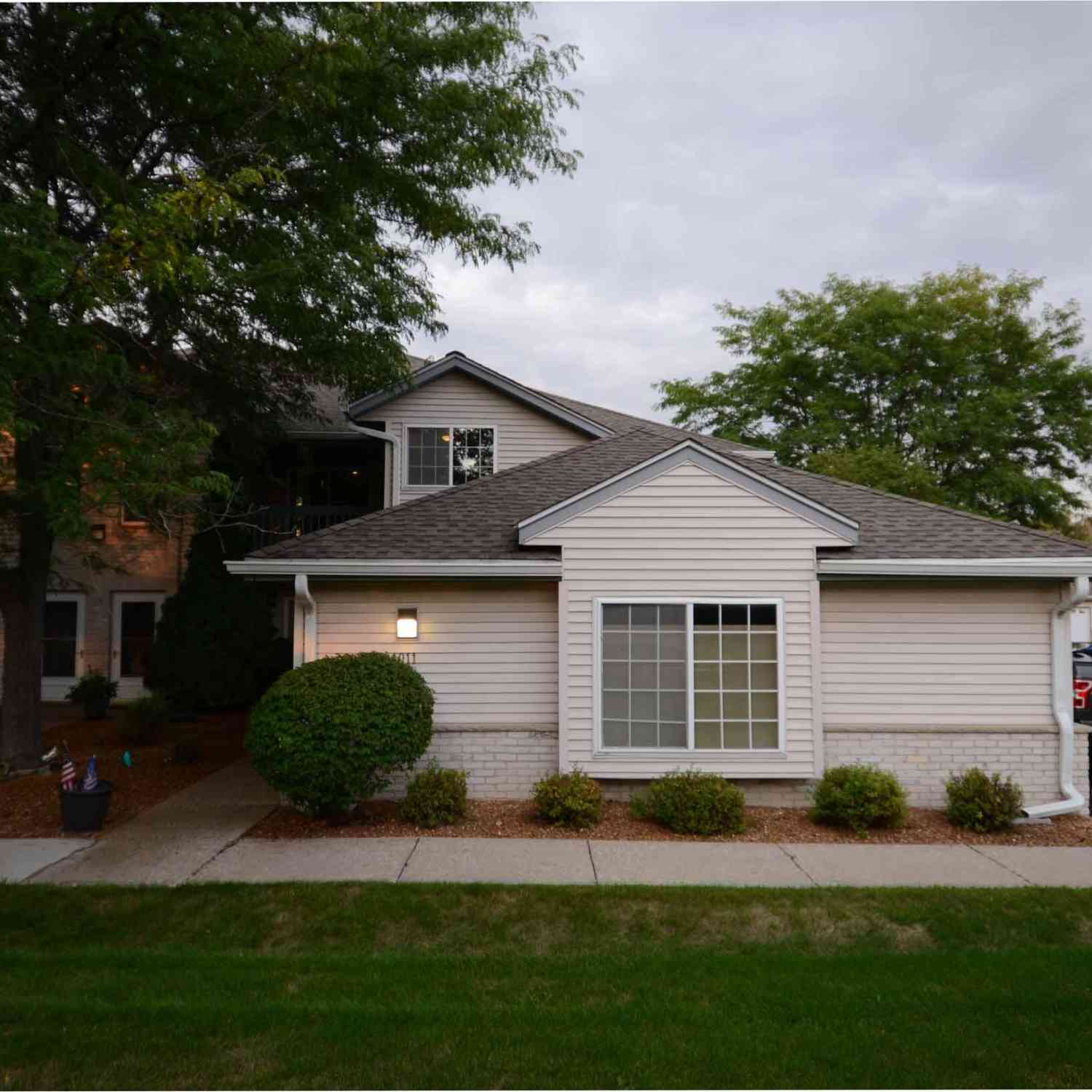 Condo For Sale - 1011 Guthrie #4<br/> Waukesha, WI 53186