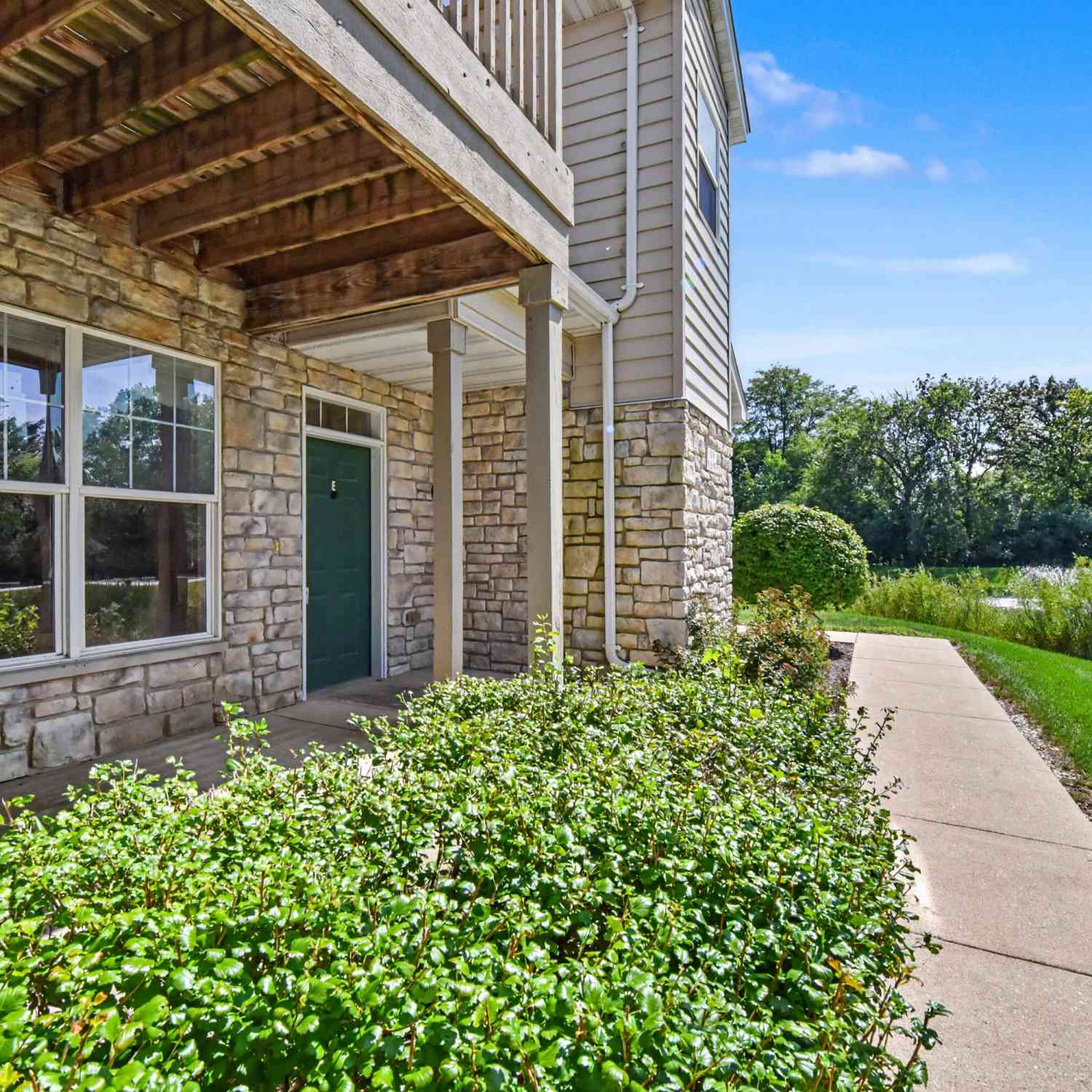 Condo For Sale - N16W26559 Meadowgrass #E<br/> Waukesha County, Pewaukee, WI 53072