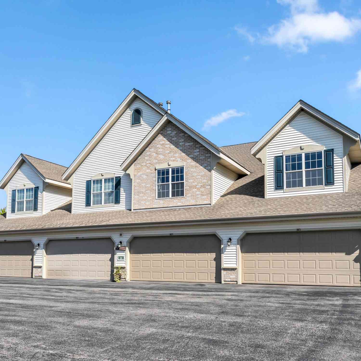 Condo For Sale - 981 Hastings #202<br/> Racine County, Sturtevant, WI 53406