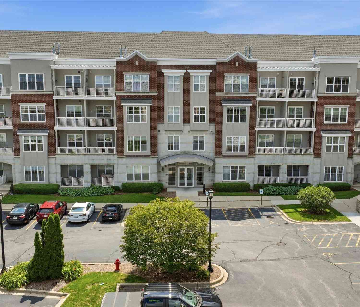 Condo For Sale - 3872 S Lake #301<br/> Saint Francis, WI 53235