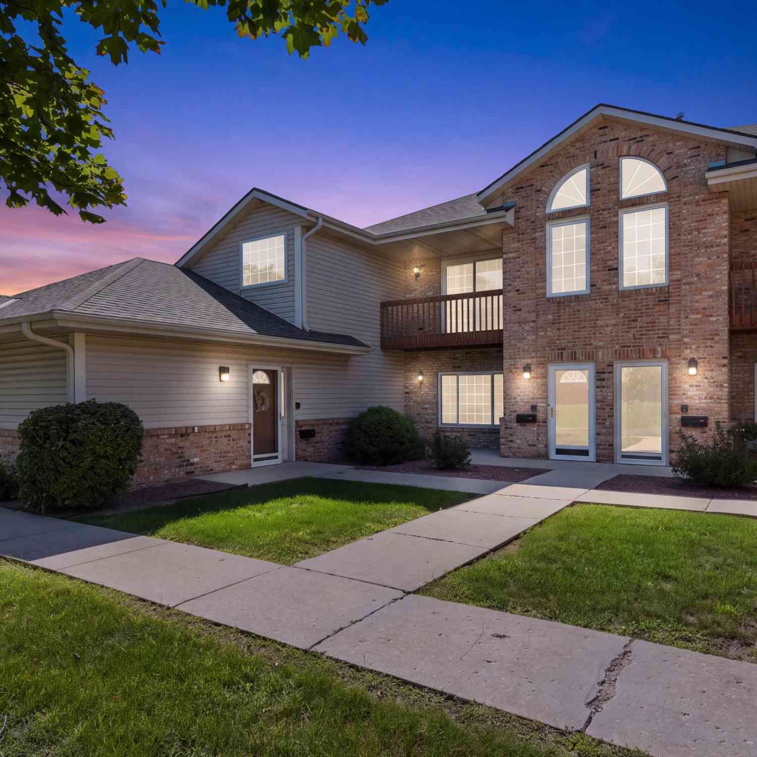 Condo For Sale - 17410 W Lincoln<br/> Waukesha County, New Berlin, WI 53146