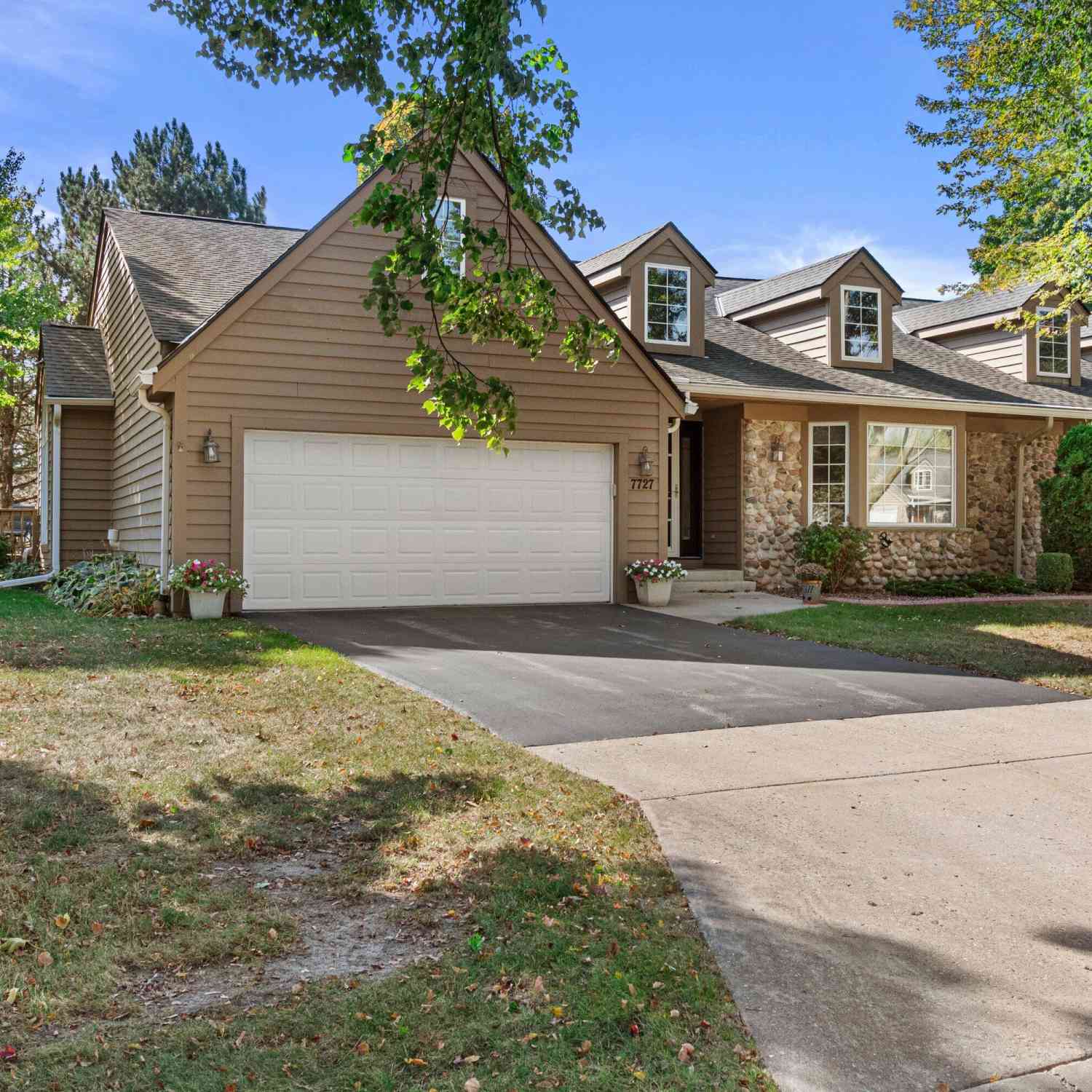 Condo For Sale - 7727 W Maple Ridge<br/> Franklin, WI 53132