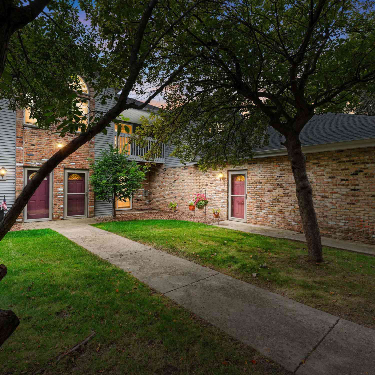 Condo For Sale - 180 W Oak Leaf #8<br/> Oak Creek, WI 53154