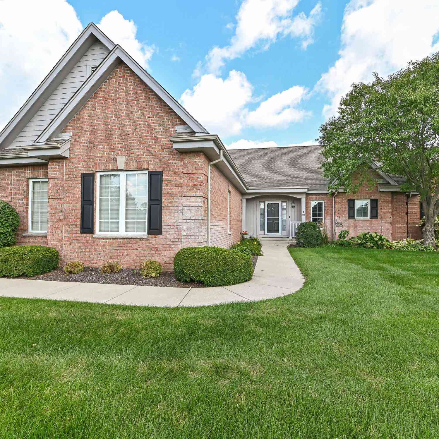 Condo For Sale - 222 Eagle Cove<br/> Waukesha County, North Prairie, WI 53153