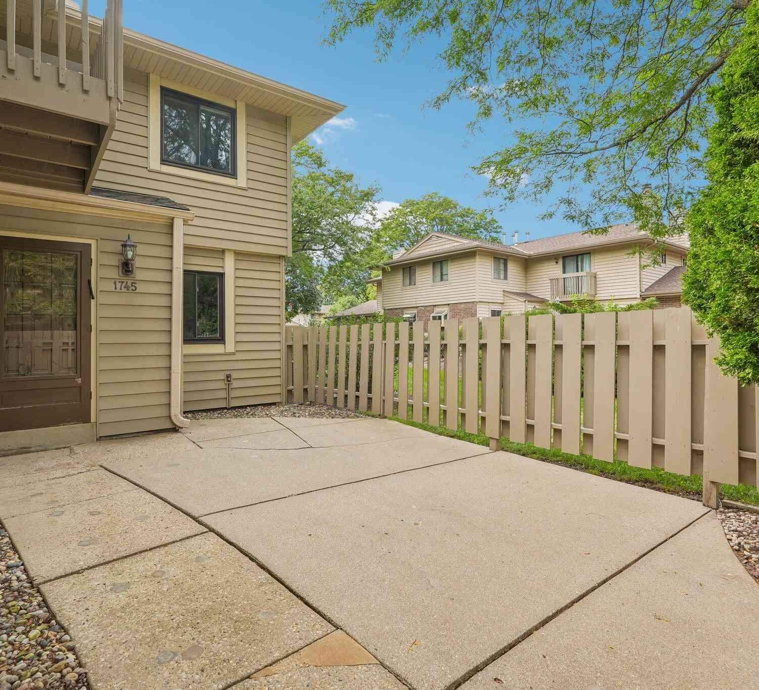Condo For Sale - 1745 S Carriage<br/> New Berlin, WI 53151