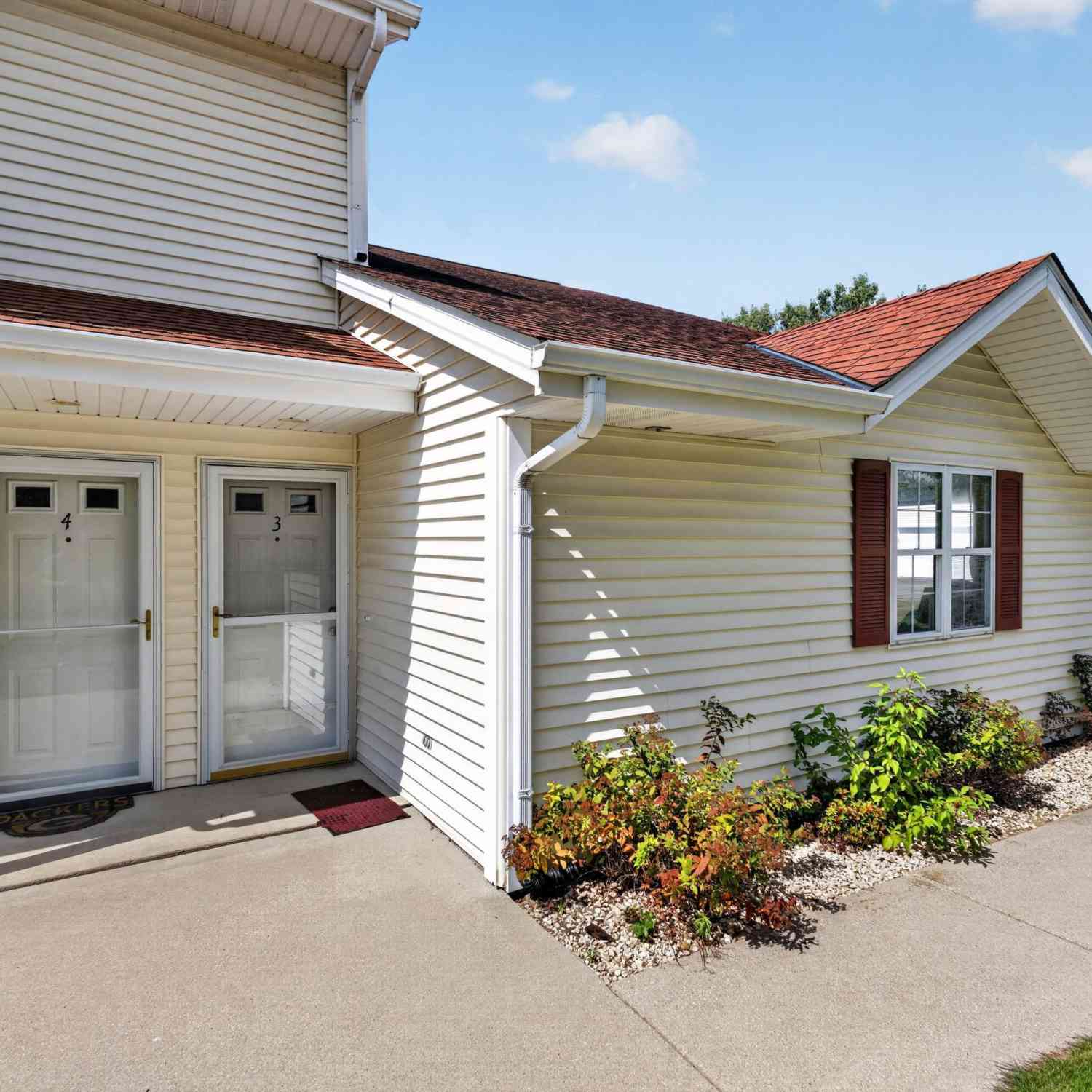 Condo For Sale - 677 Wood River #3<br/> Washington County, West Bend, WI 53095