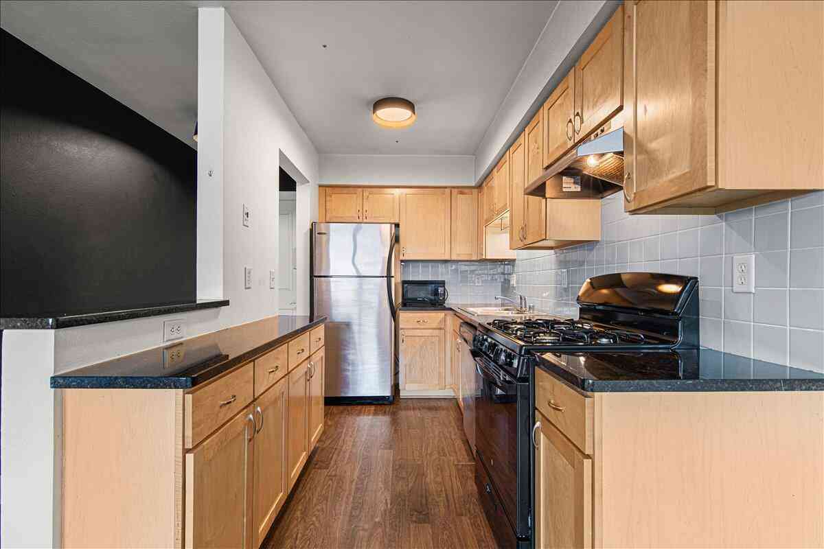 Condo For Sale - 2121 N Cambridge #302<br/> Milwaukee, WI 53202