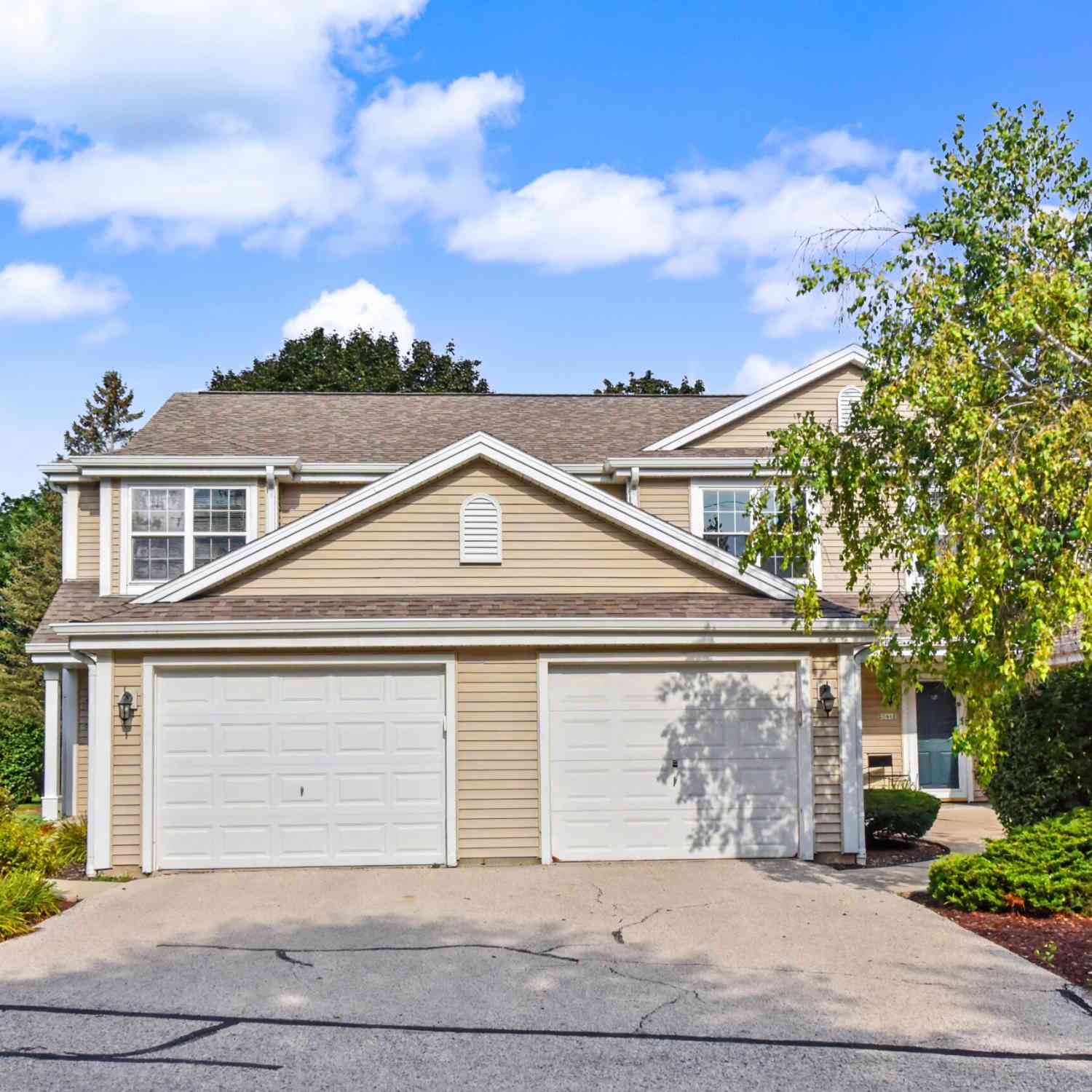 Condo For Sale - 2141 E Broadway #B<br/> Waukesha, WI 53186