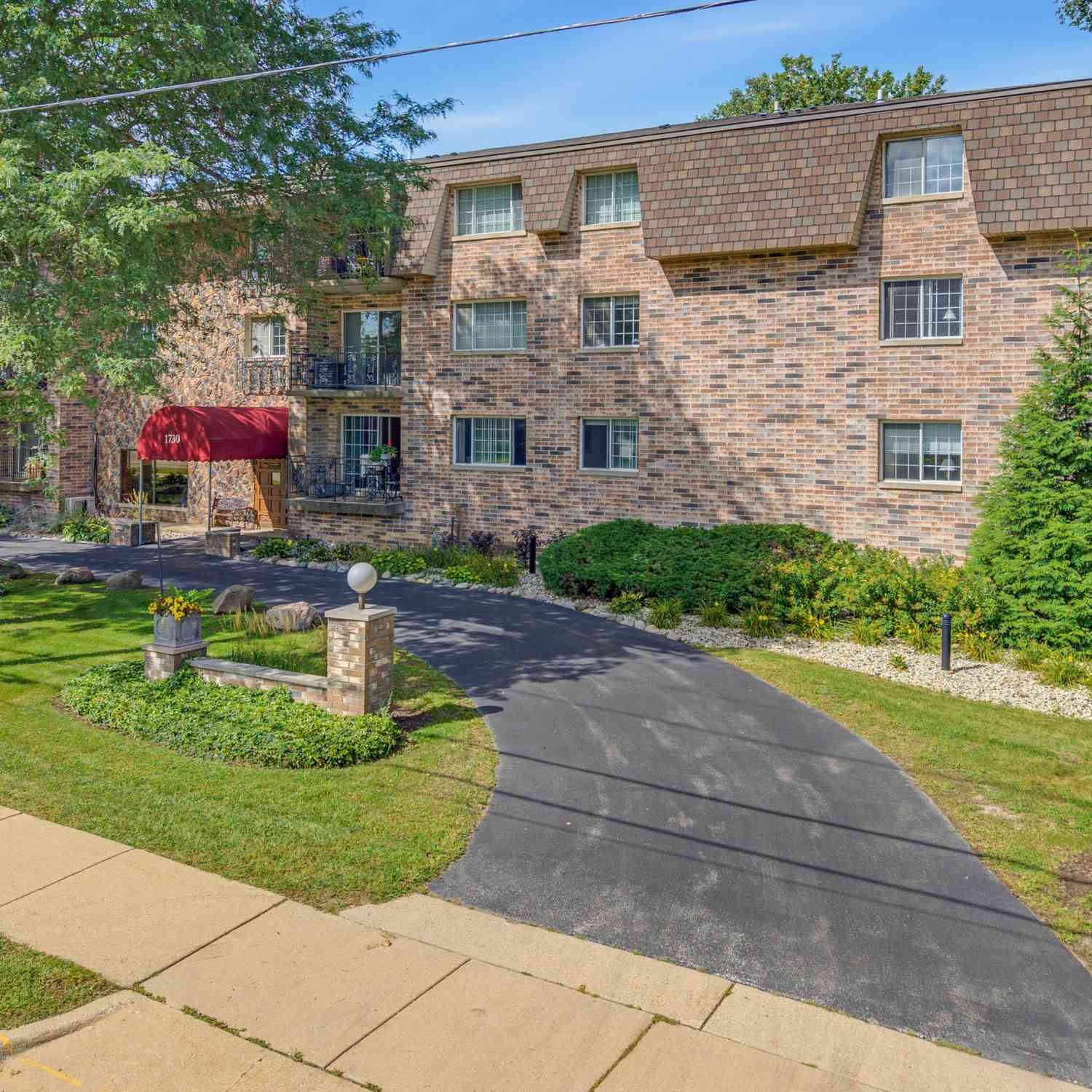 Condo For Sale - 1730 W Green Tree #309<br/> Glendale, WI 53209