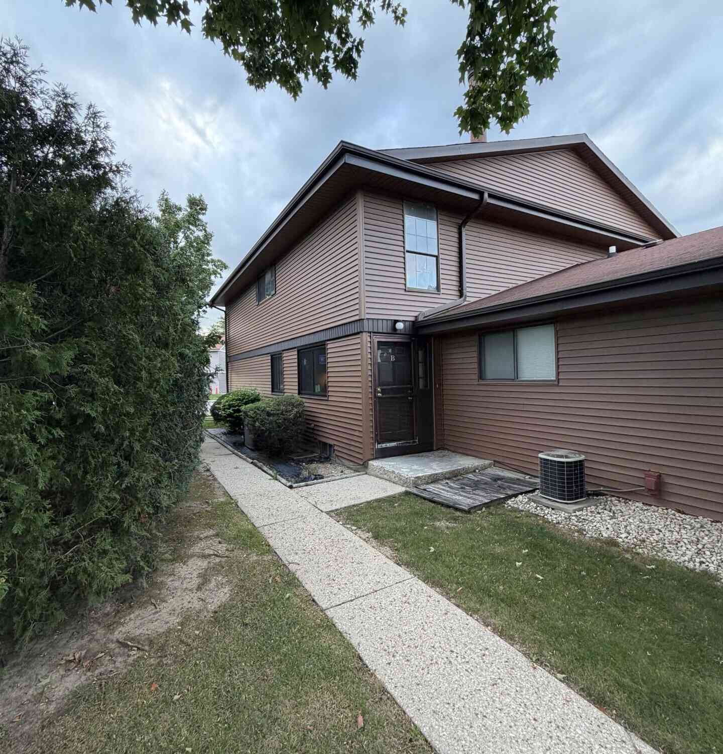 Condo For Sale - 6972 N Raintree #B<br/> Milwaukee, WI 53223