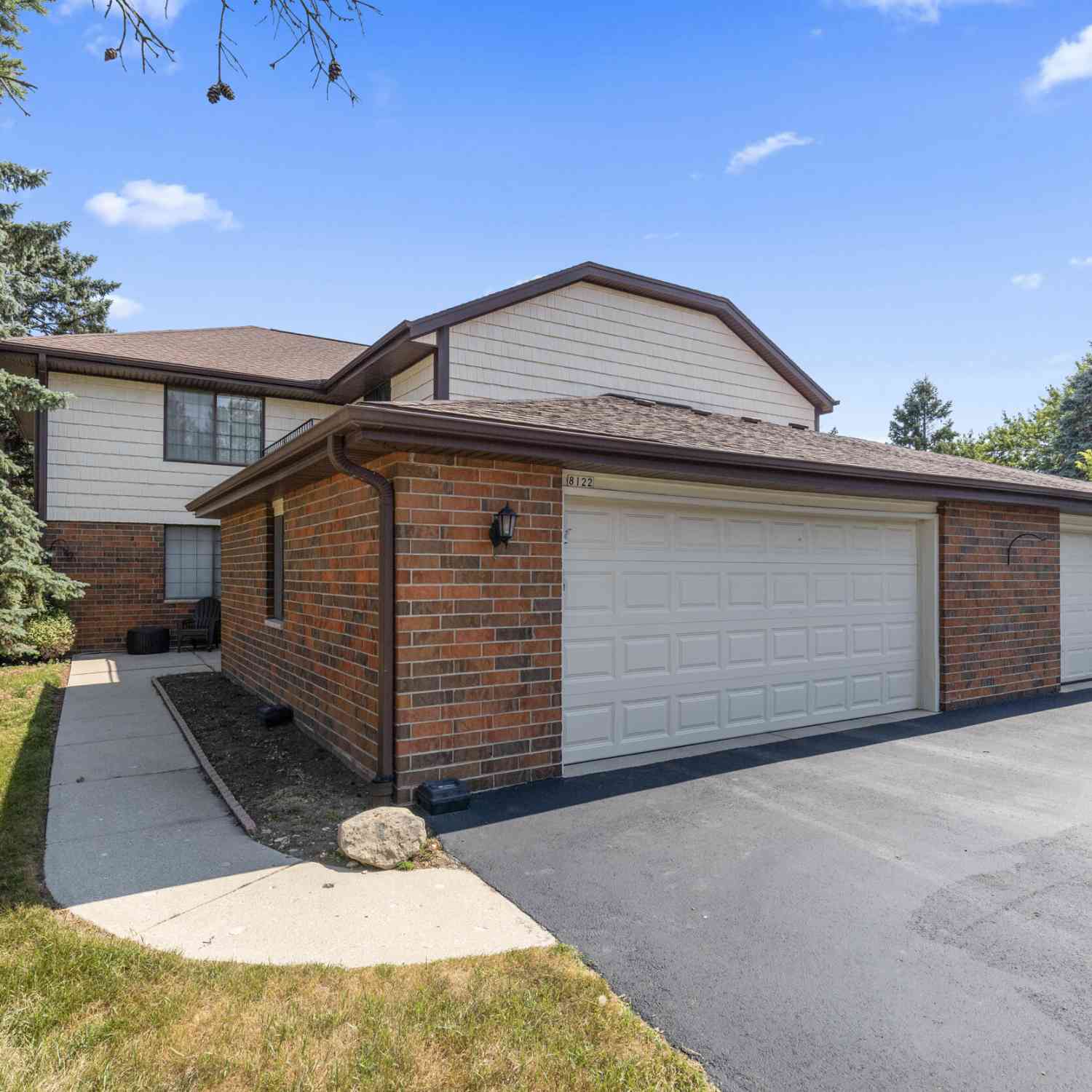 Condo For Sale - 8122 S Legend<br/> Franklin, WI 53132