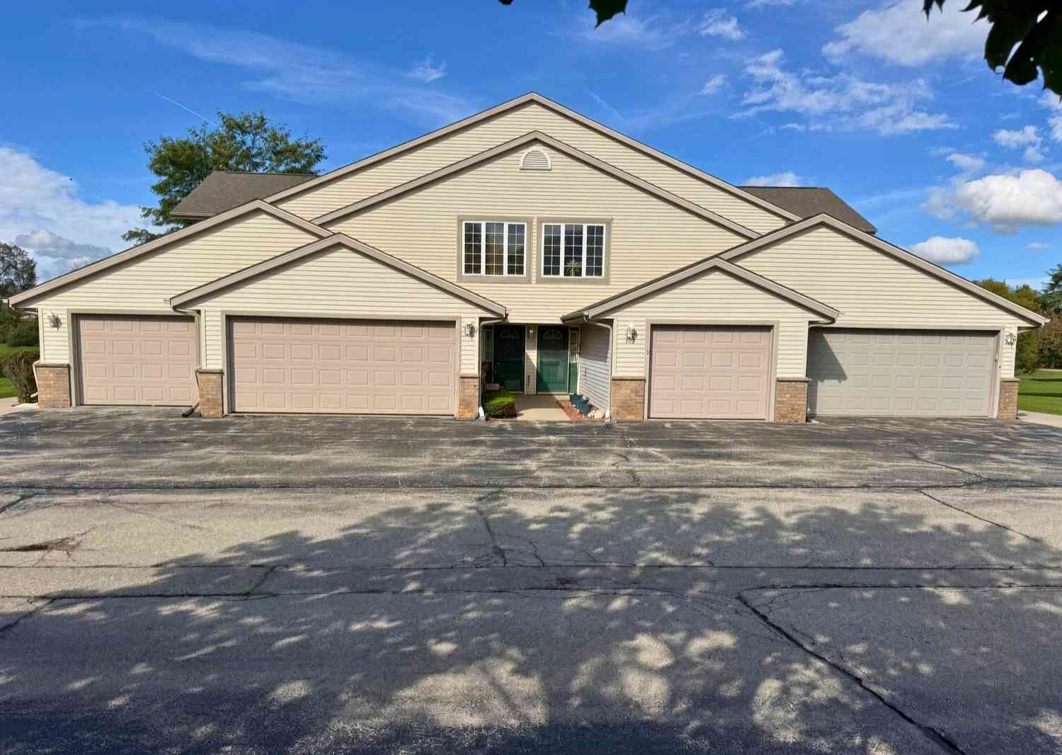 Condo For Sale - 859 E Loos #2<br/> Washington County, Hartford, WI 53027