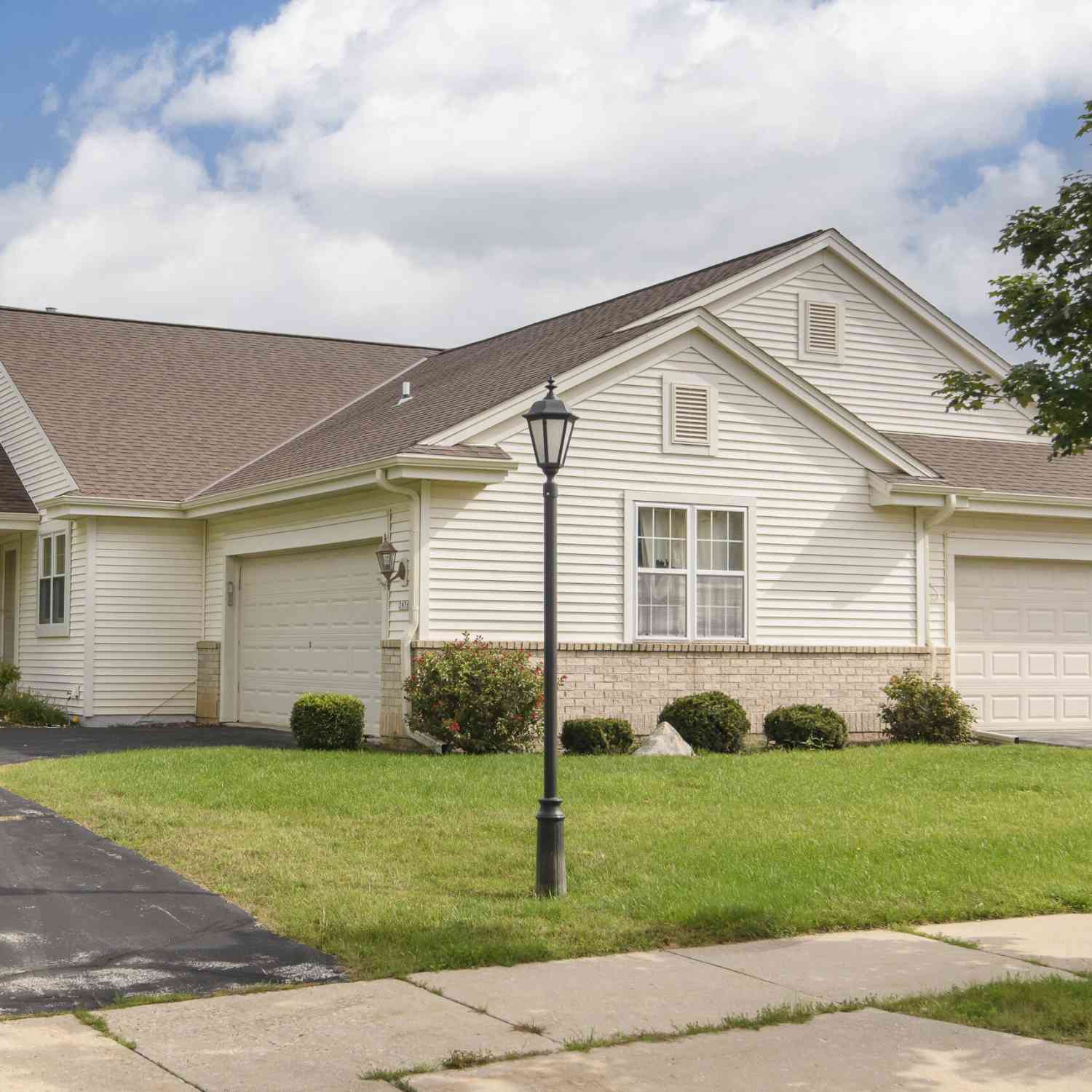 Condo For Sale - 2836 Raintree<br/> Waukesha, WI 53189
