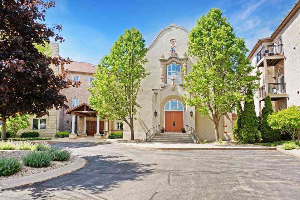Condo For Sale - N51W34835 Wisconsin #102<br/> Oconomowoc, WI 53069