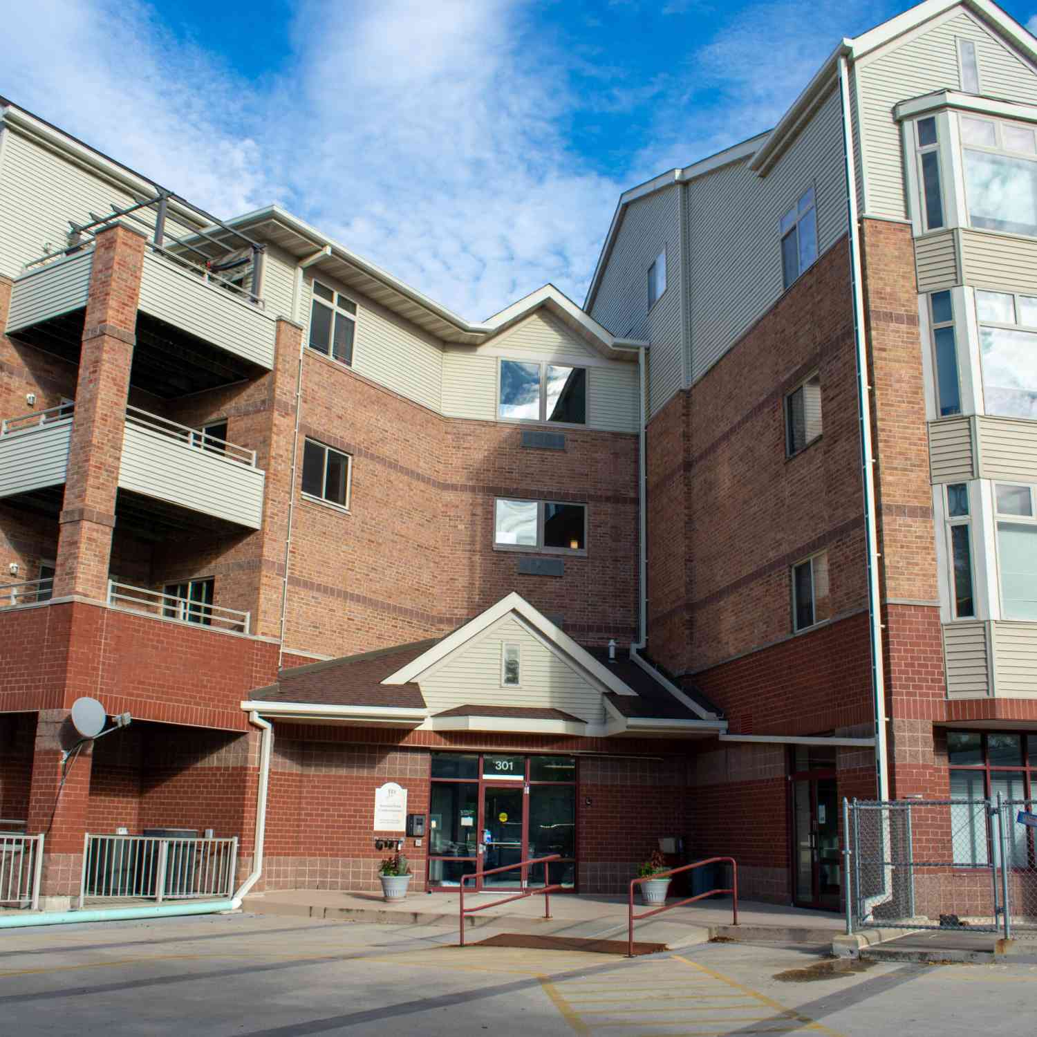 Condo For Sale - 301 Harbour Town #327<br/> Dane County, Madison, WI 53717