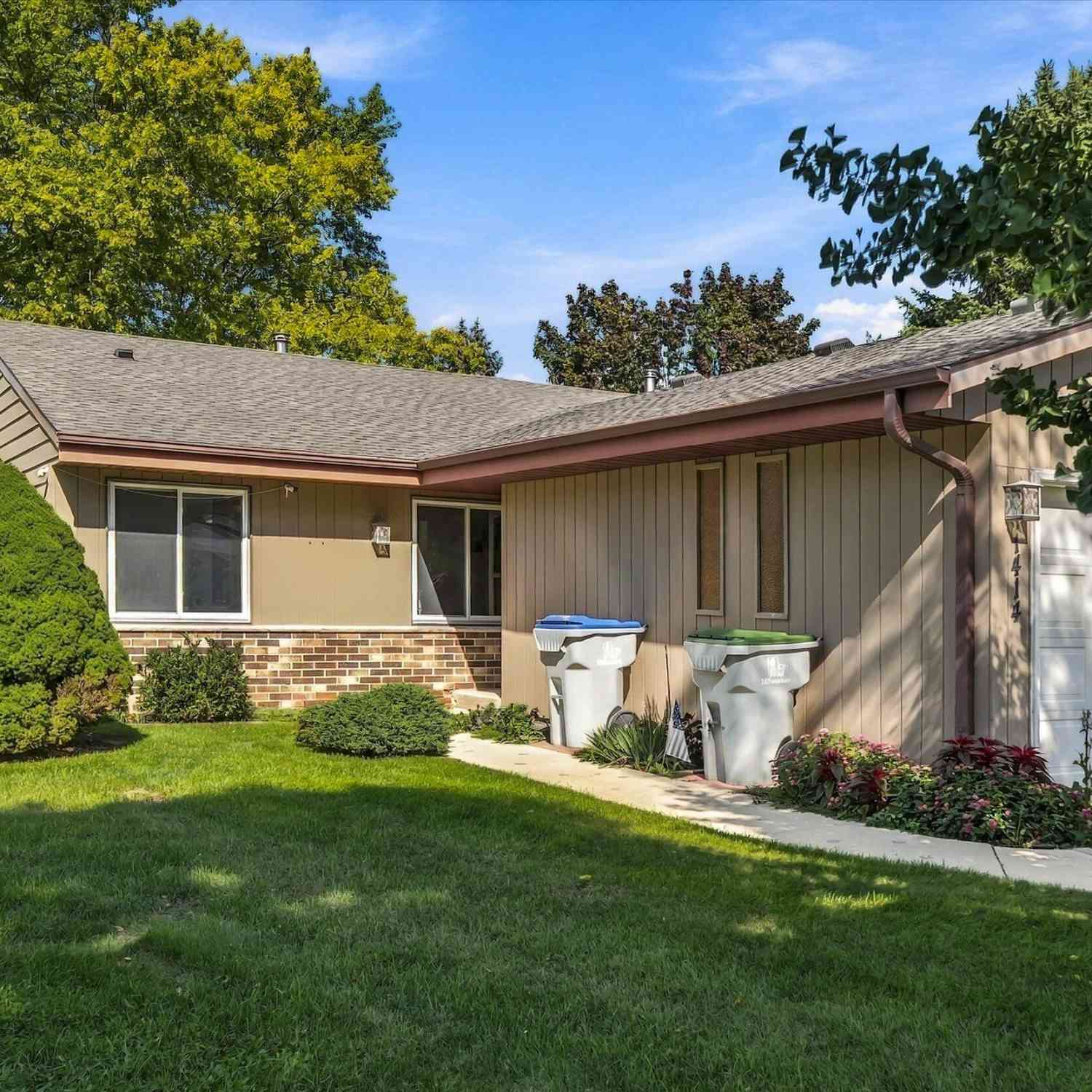 Condo For Sale - 1414 W Plainfield<br/> Milwaukee, WI 53221