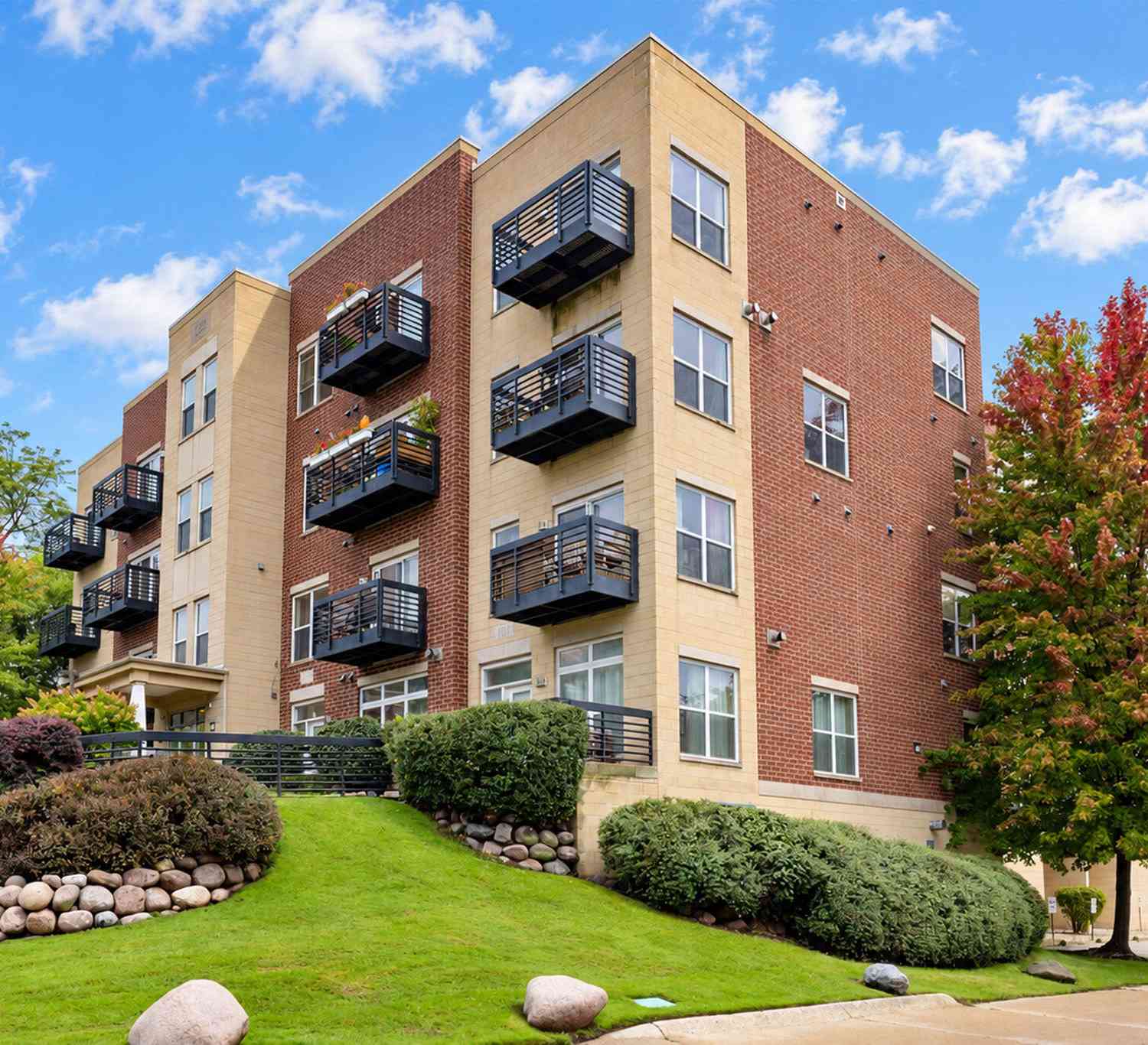 Condo For Sale - 1220 E Locust #109<br/> Milwaukee County, Milwaukee, WI 53212