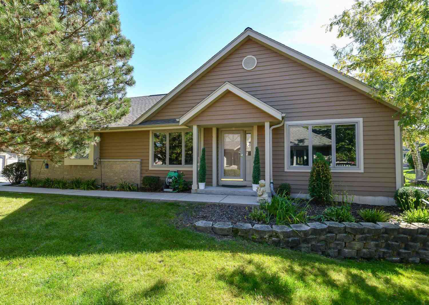 Condo For Sale - N24W24045 Brandon Oaks #B<br/> Pewaukee, WI 53072