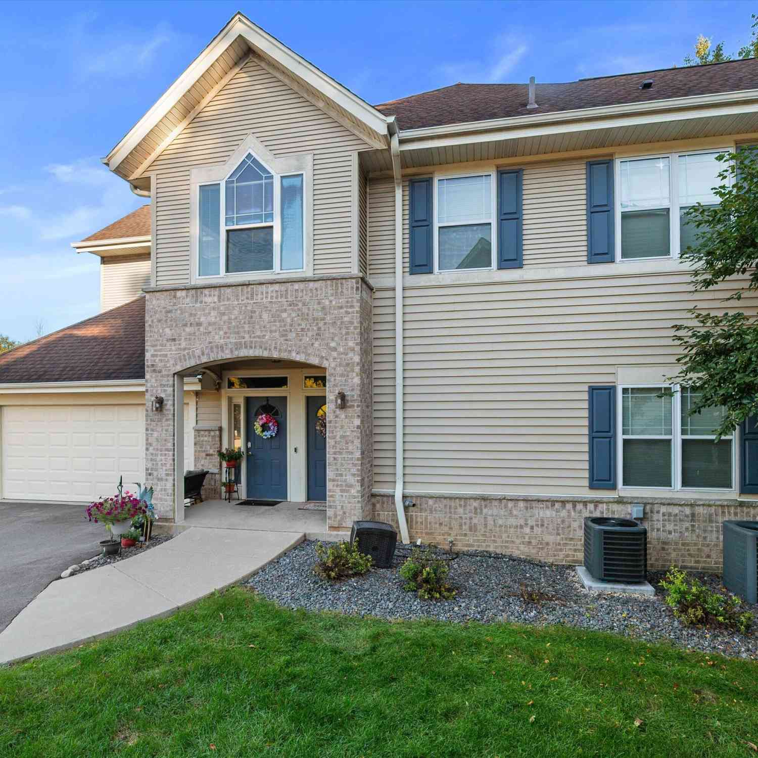Condo For Sale - 5427 W Cobblestone #D<br/> Milwaukee County, Franklin, WI 53132