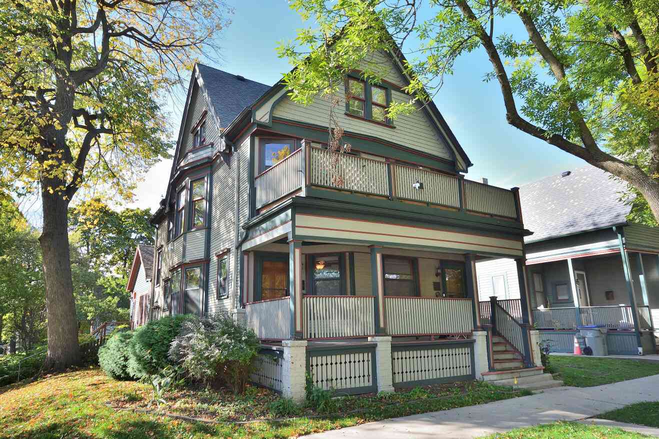 Condo For Sale - 203 W Lloyd #203<br/> Milwaukee County, Milwaukee, WI 53212