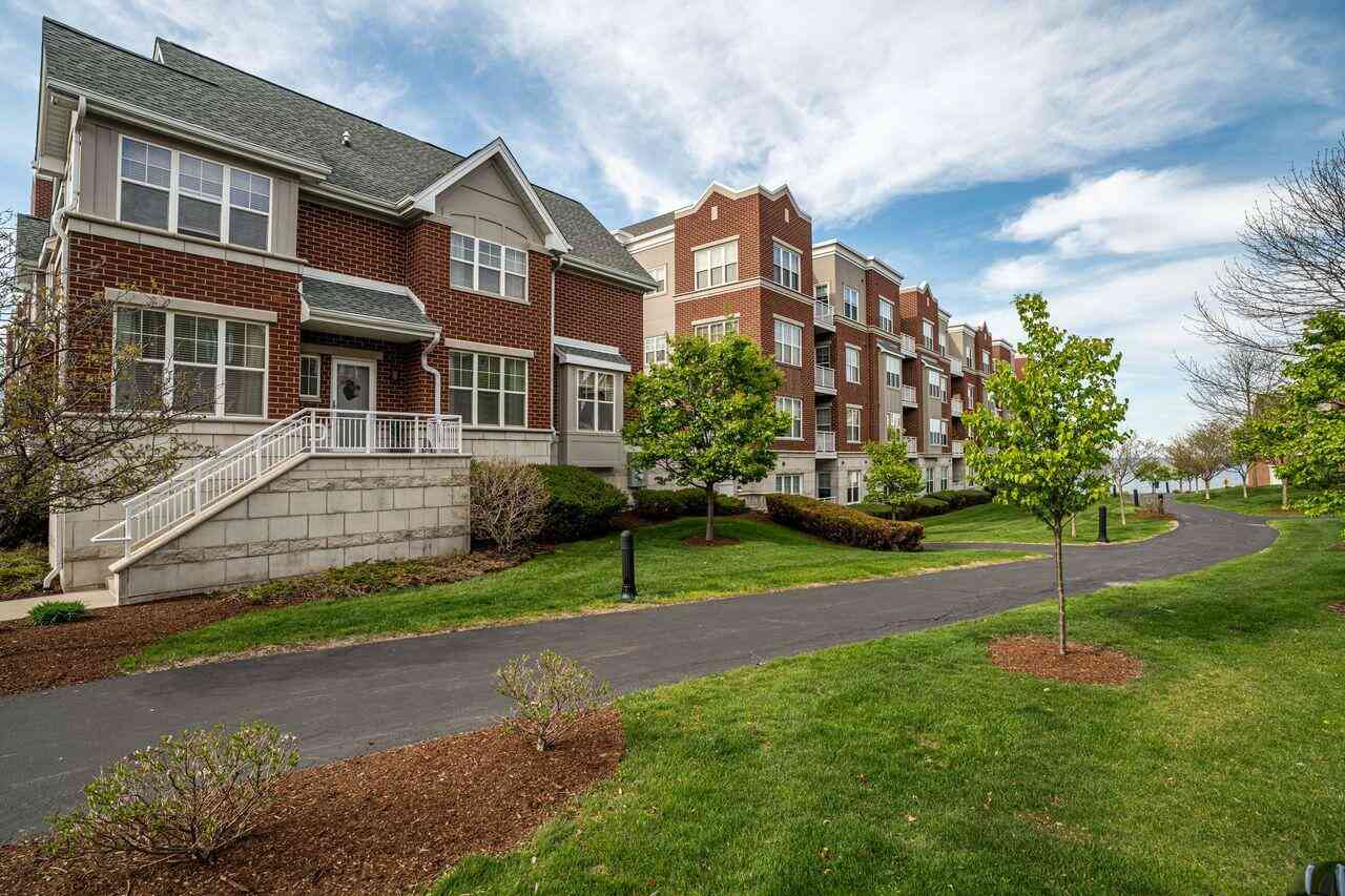 Condo For Sale - 3870 S Lake #1102<br/> Milwaukee County, Saint Francis, WI 53235