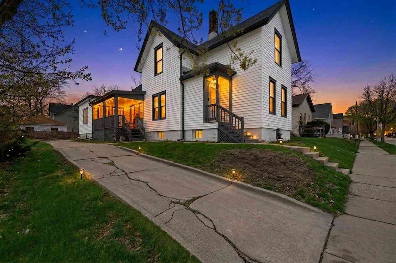 Multifamily For Sale - 1220 N Wisconsin<br/> Racine, WI 53402