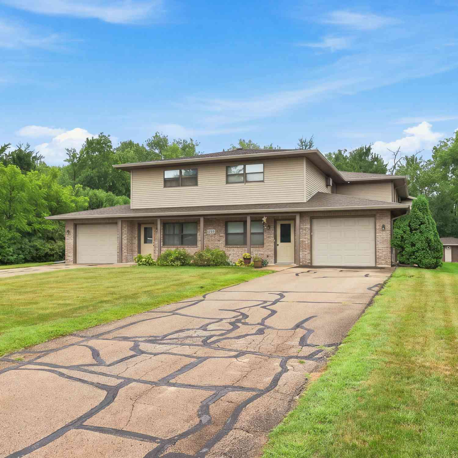 Multifamily For Sale - 840 E Beacon<br/> New London, WI 54961
