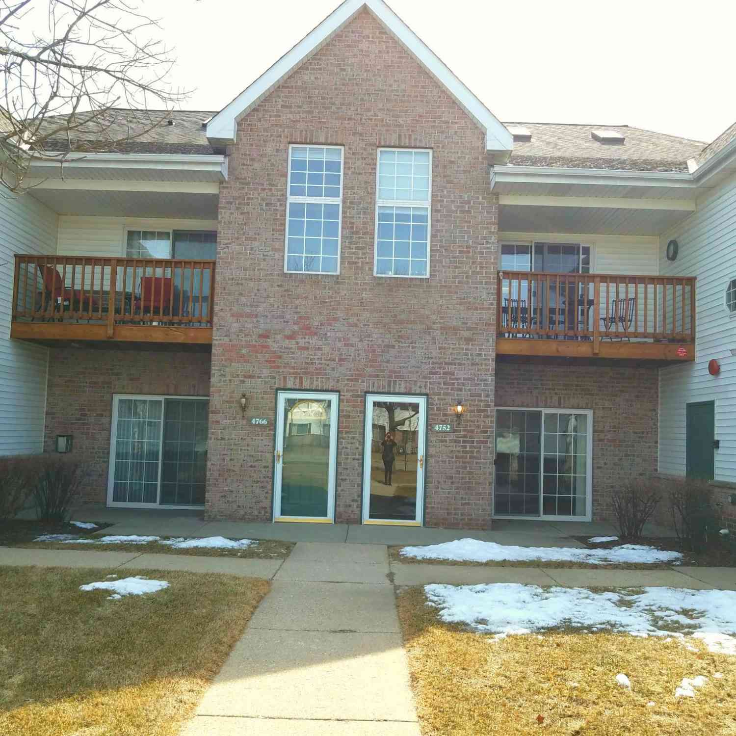 Multifamily For Rent - 4752 S Forest Point<br/> New Berlin, WI 53151