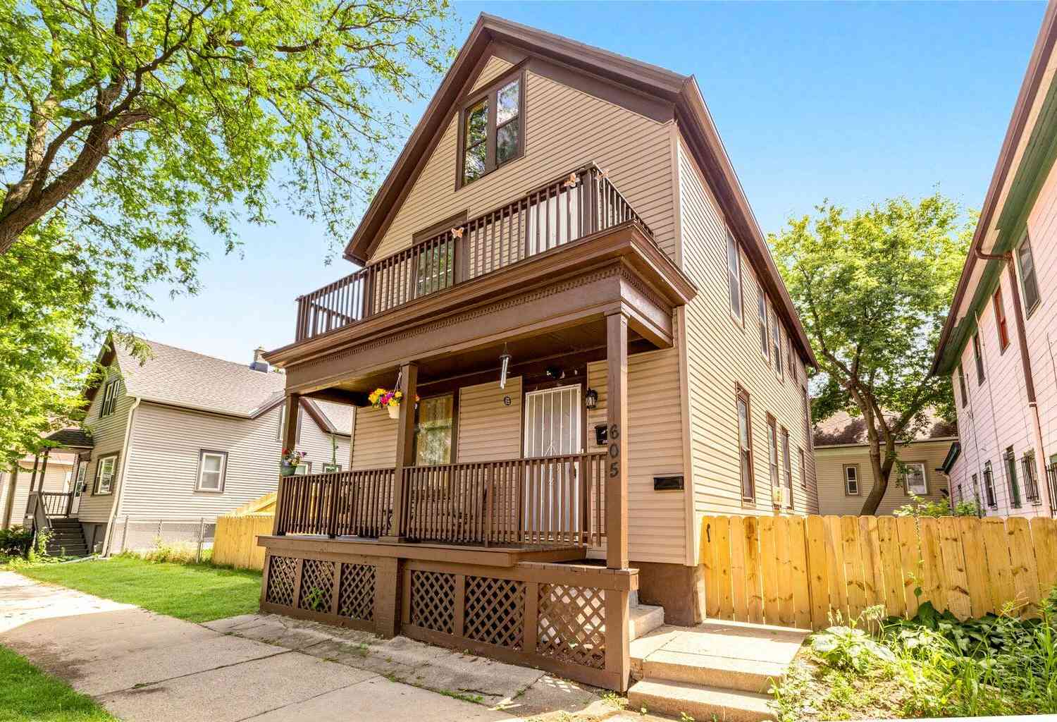 Multifamily For Rent - 605 E Wright #UPPER<br/> Milwaukee, WI 53212