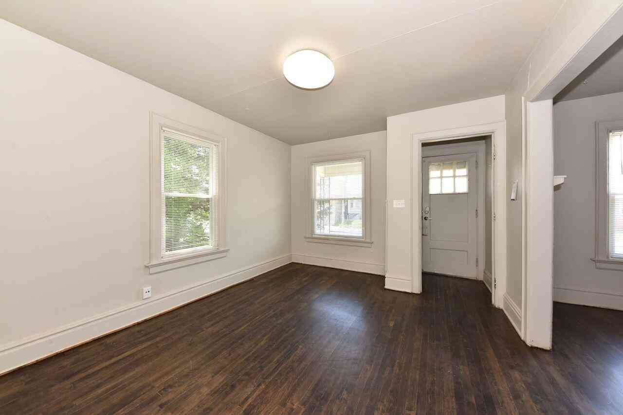 Multifamily For Rent - 2932 N Holton #LOWER<br/> Milwaukee, WI 53212