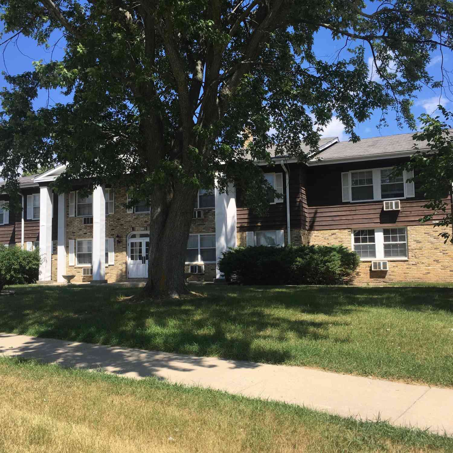 Multifamily For Rent - 5000 W Cold Spring<br/> Greenfield, WI 53220