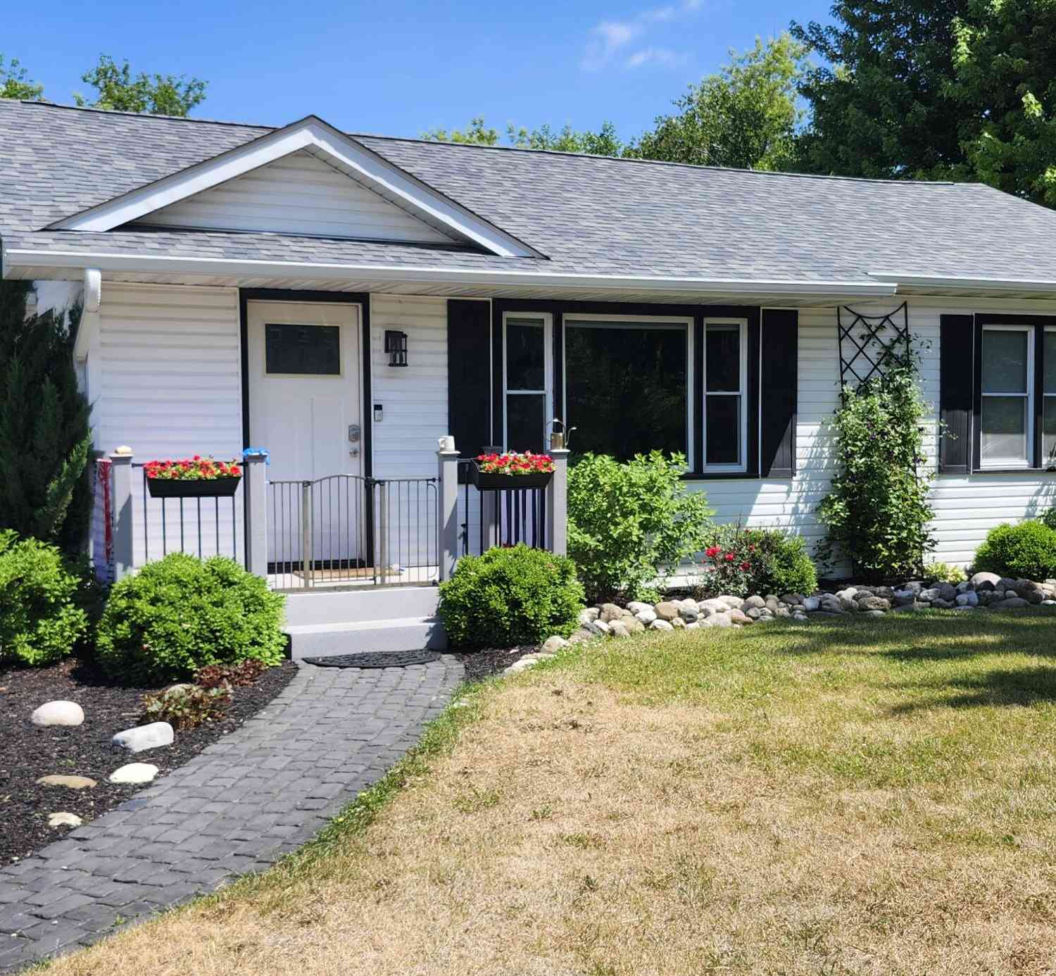 Multifamily For Rent - 230 Kinzie<br/> Fontana, WI 53125